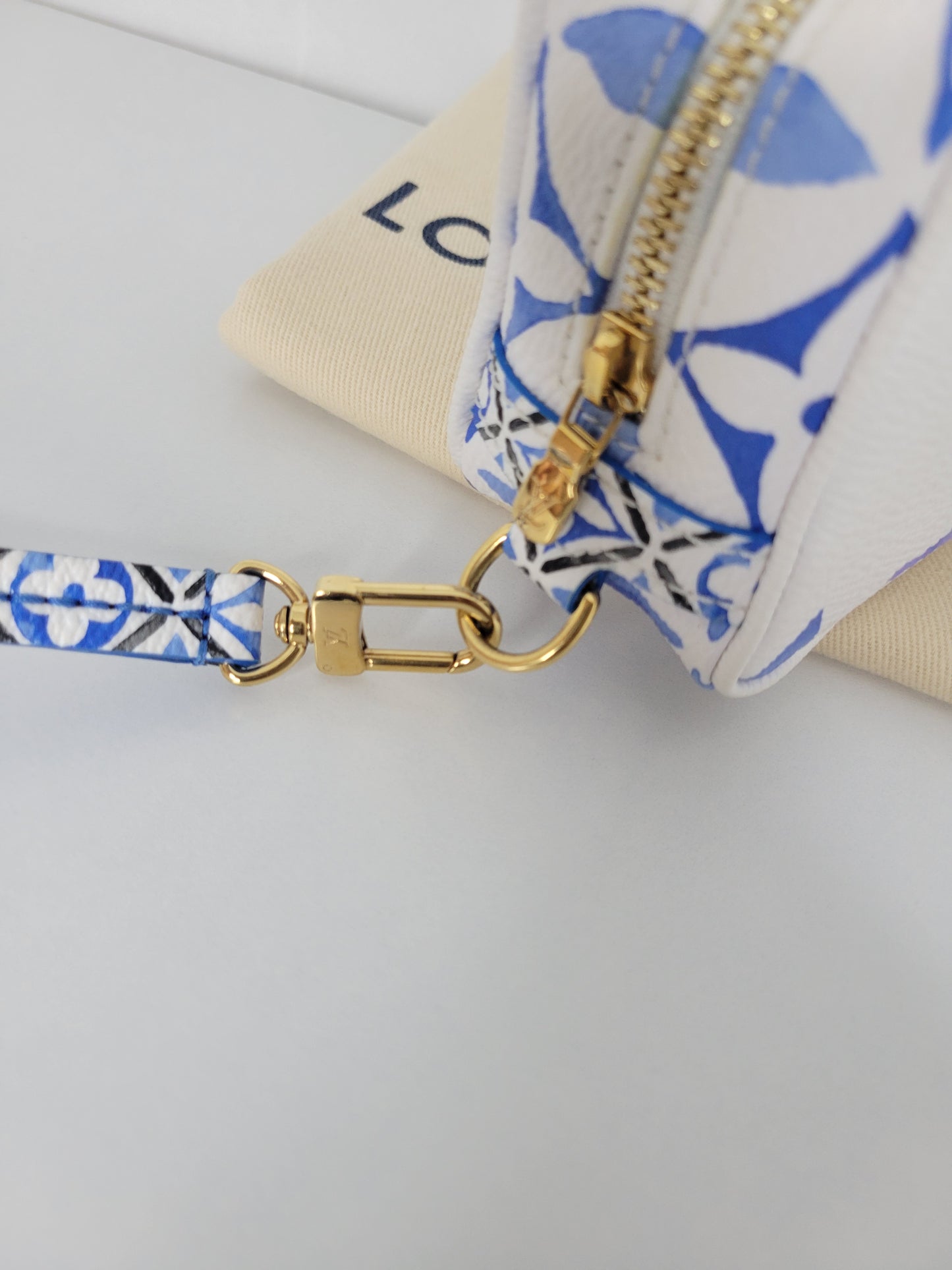 Louis Vuitton By The Pool Wapity Clutch 💾