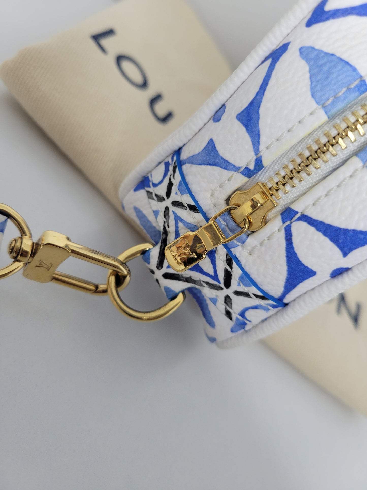 Louis Vuitton By The Pool Wapity Clutch 💾