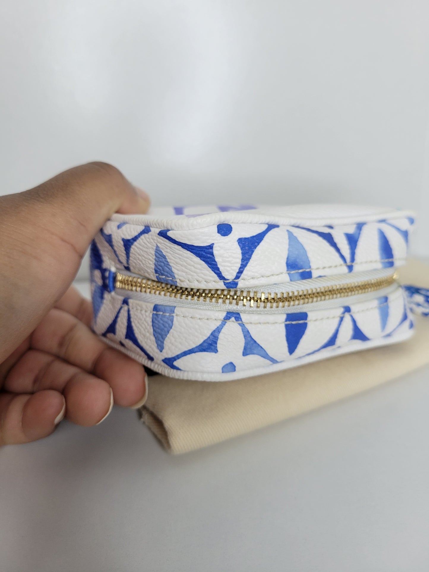 Louis Vuitton By The Pool Wapity Clutch 💾