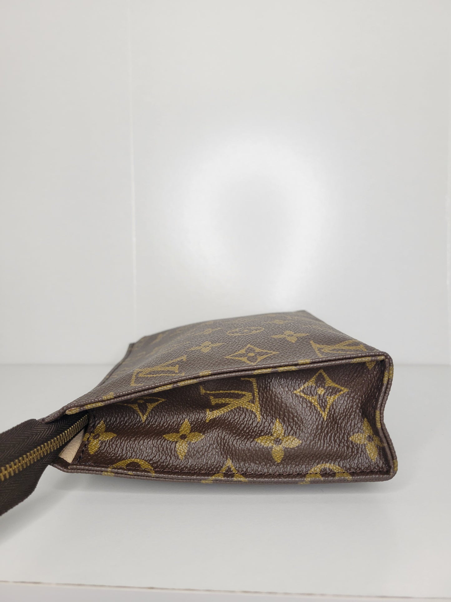 Louis Vuitton Vintage Monogram Toiletry 19 TH1900
