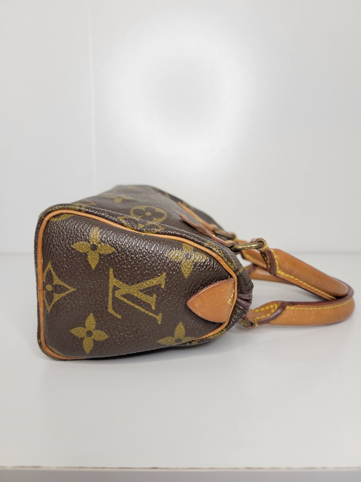 Louis Vuitton Monogram Mini Speedy w / Strap