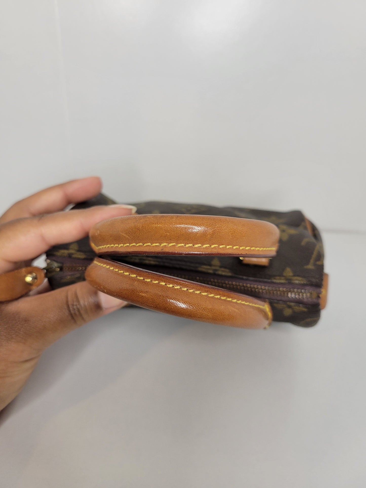 Louis Vuitton Monogram Mini Speedy w / Strap