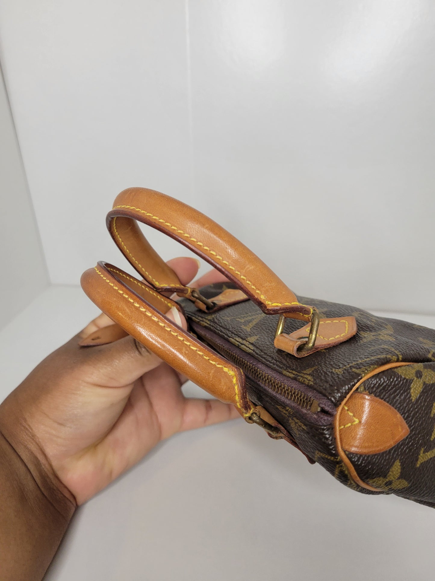 Louis Vuitton Monogram Mini Speedy w / Strap