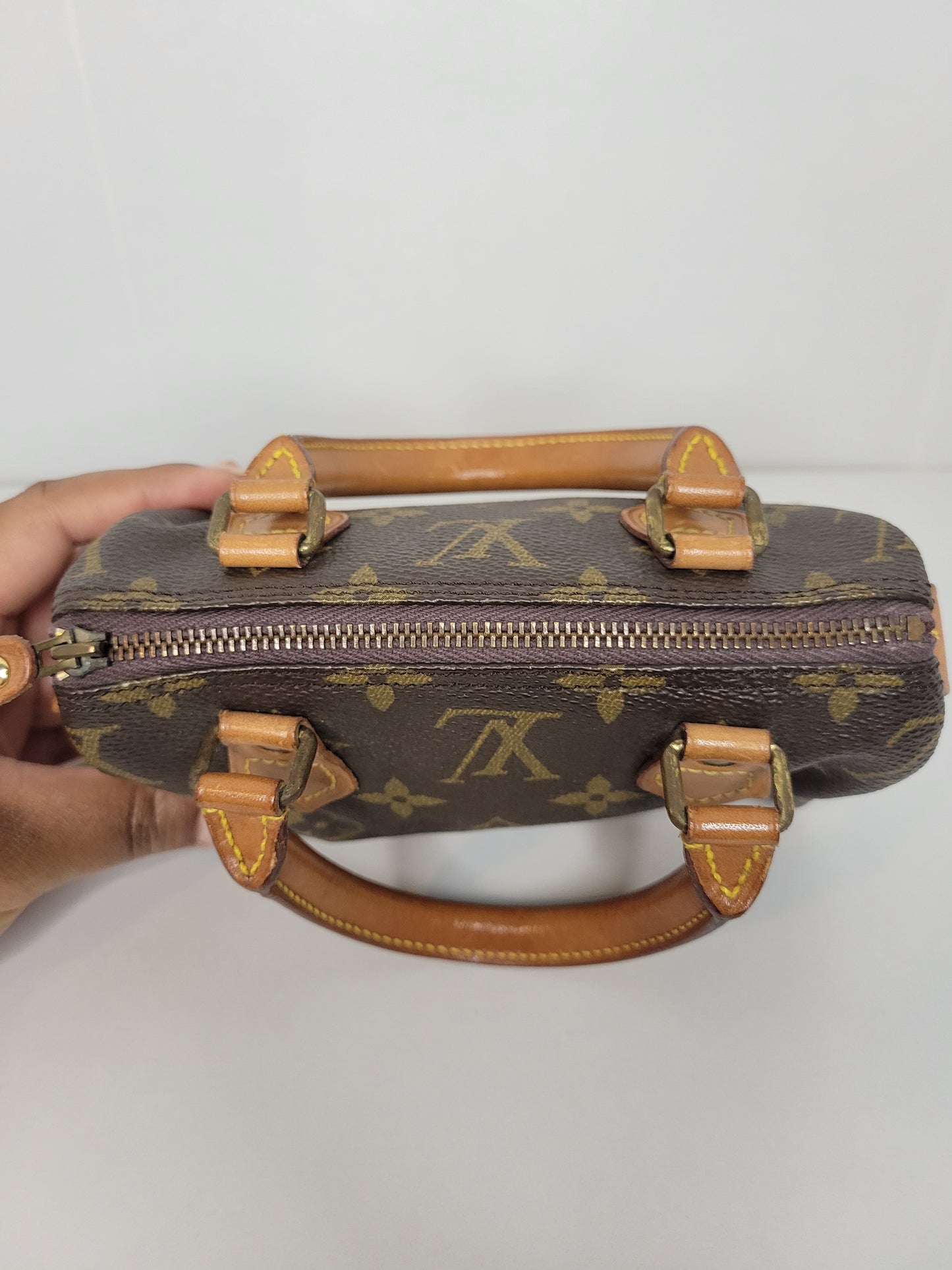 Louis Vuitton Monogram Mini Speedy w / Strap