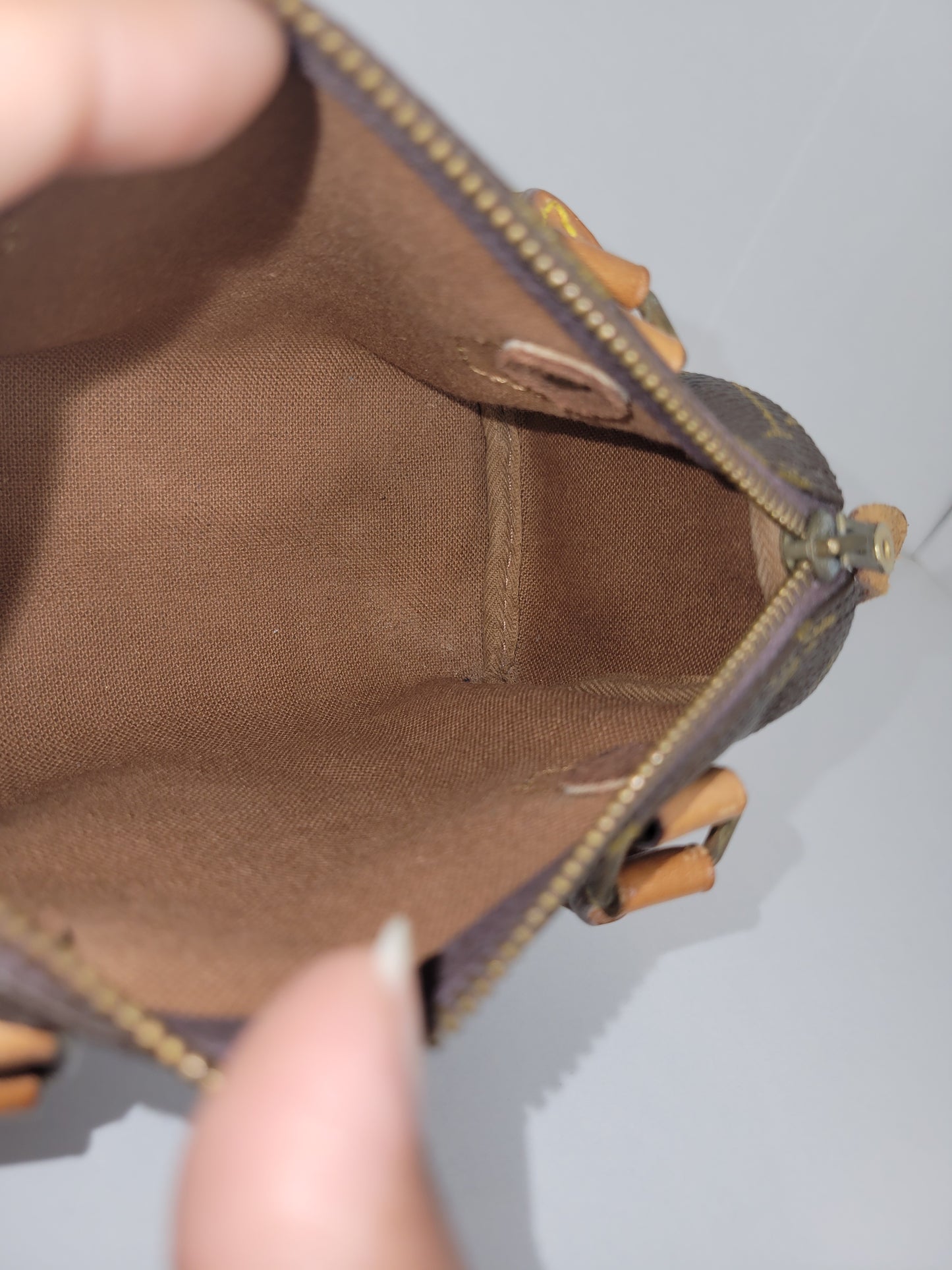 Louis Vuitton Monogram Mini Speedy w / Strap