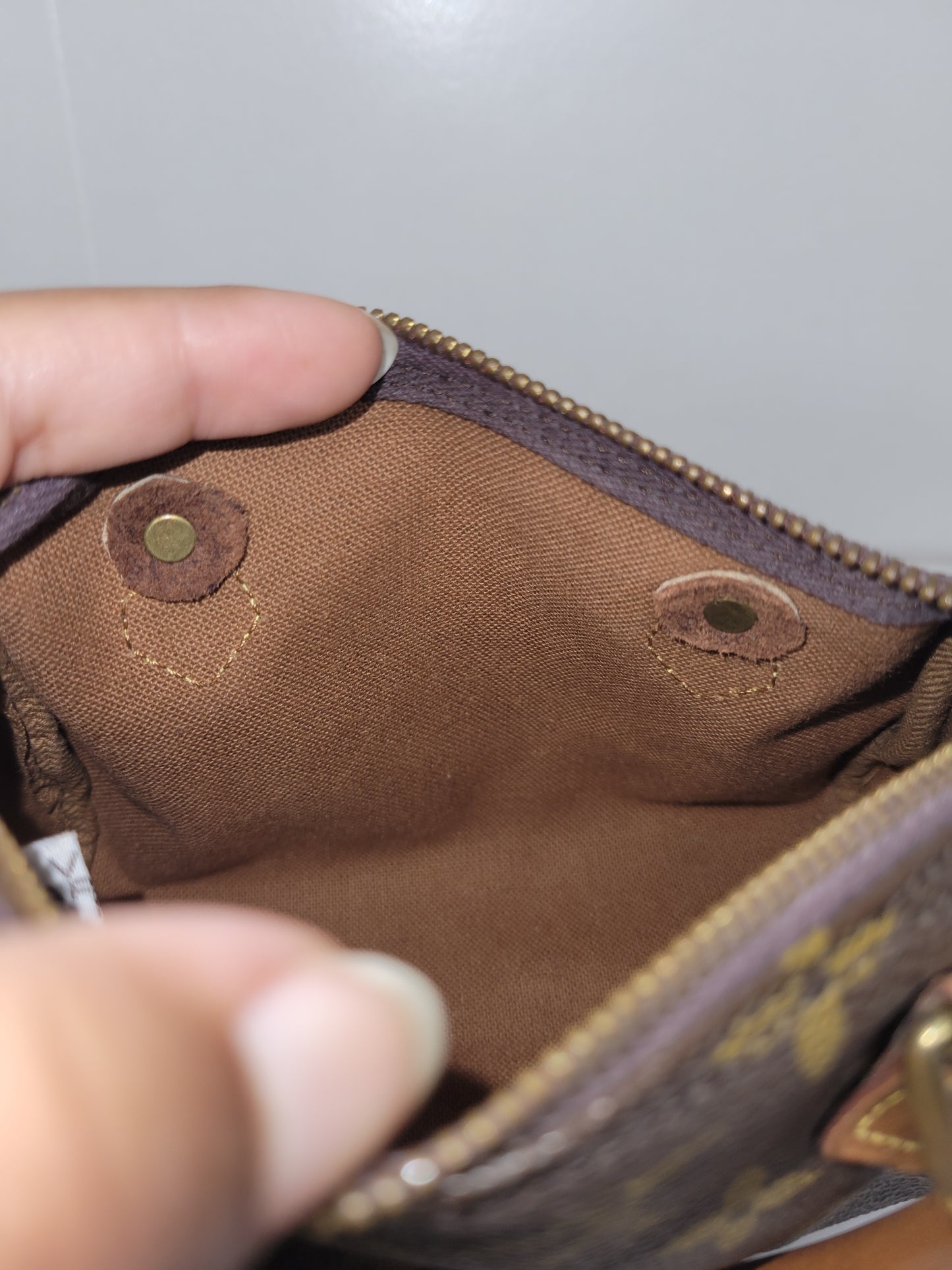 Louis Vuitton Monogram Mini Speedy w / Strap