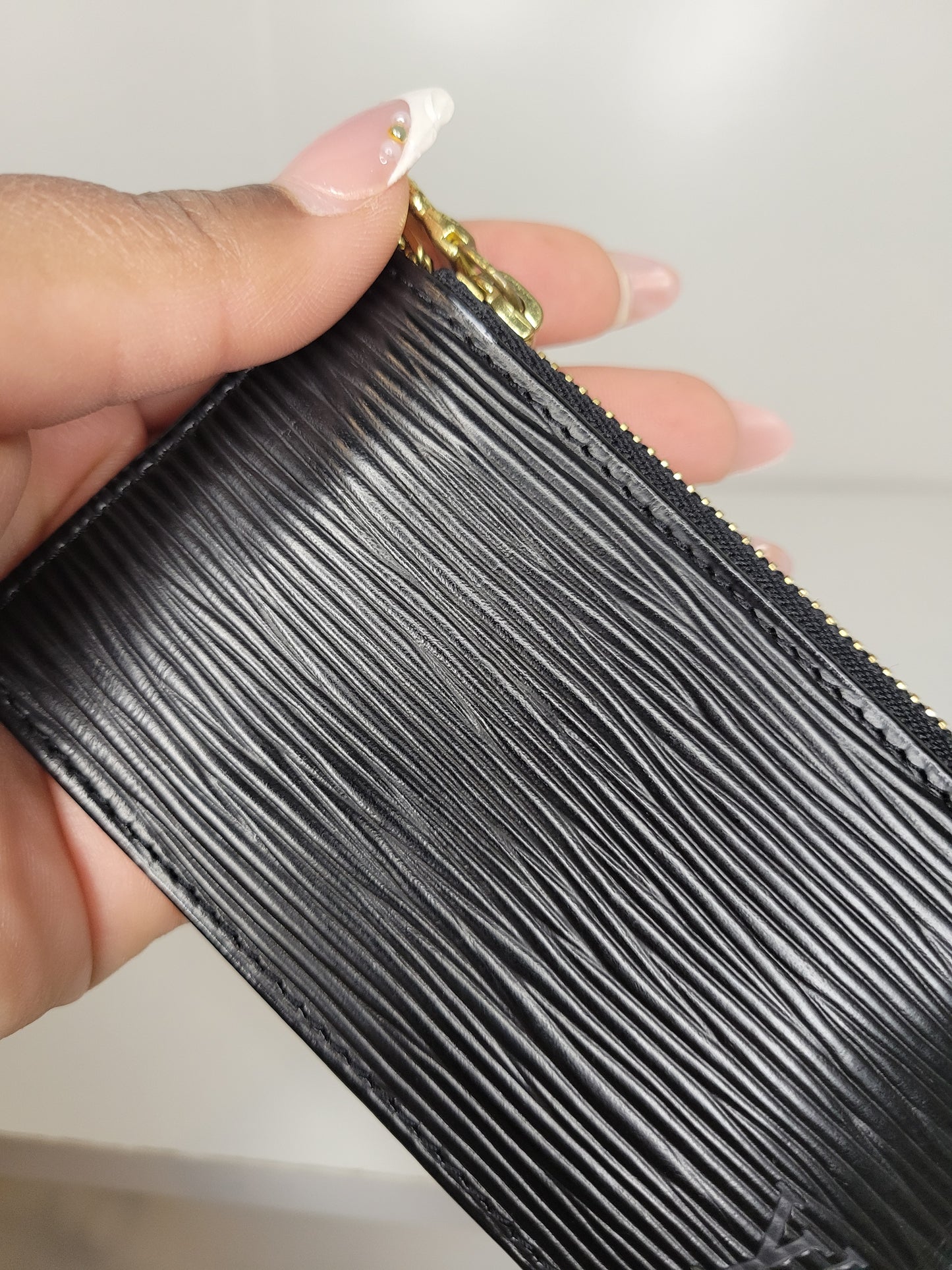 Louis Vuitton Vintage Black Epi Key Pouch CA0073