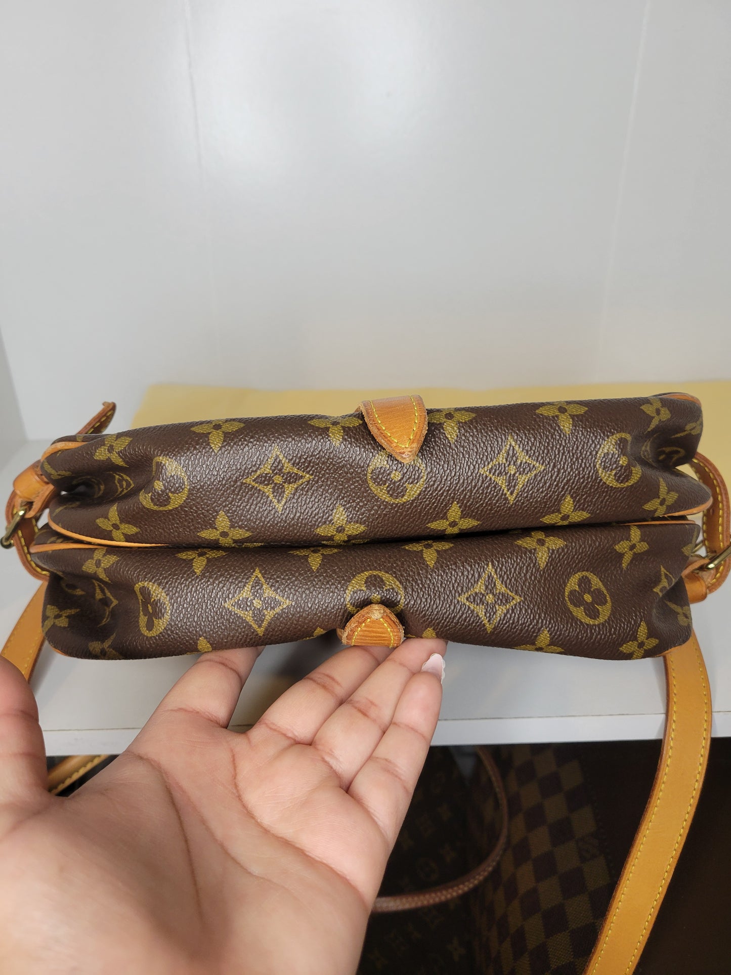 Louis Vuitton Monogram Vintage Saumur 30 AR0943