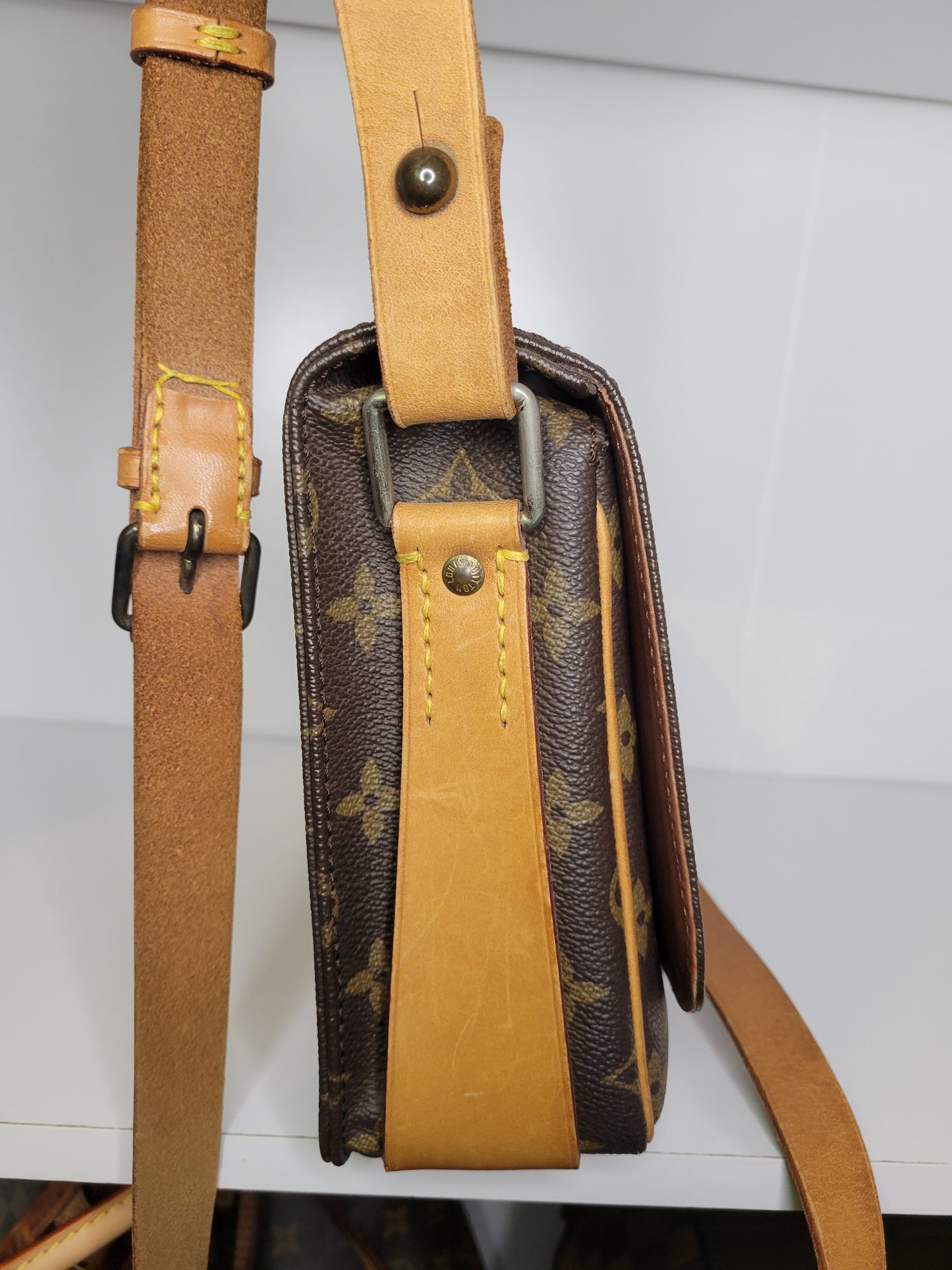 Louis Vuitton Vintage Cartouchiere MM 864 SL