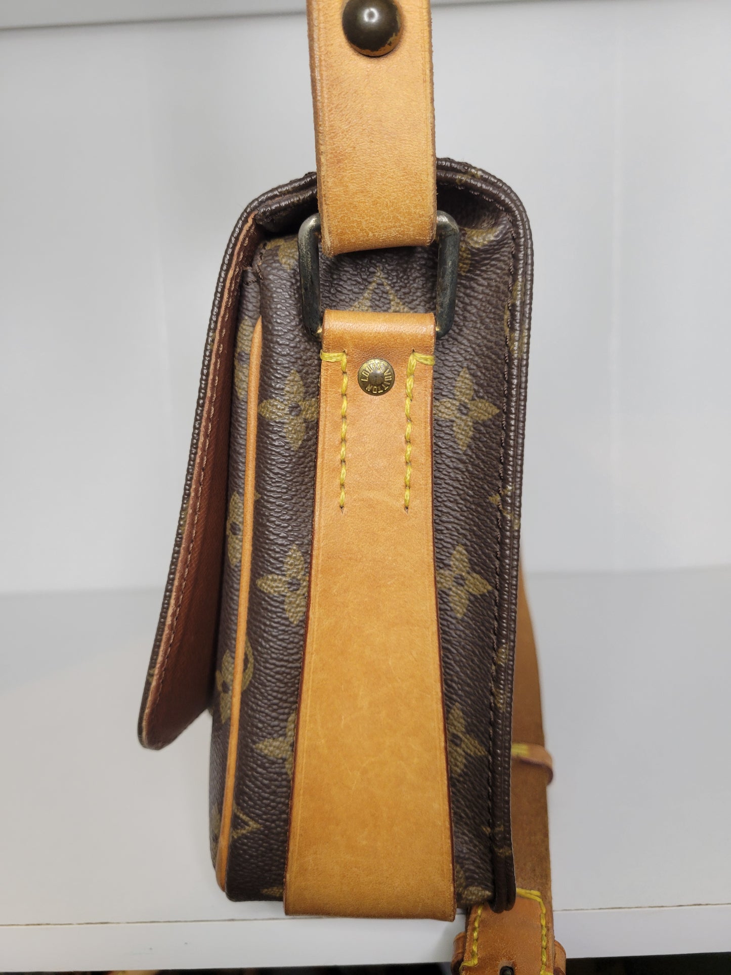 Louis Vuitton Vintage Cartouchiere MM 864 SL