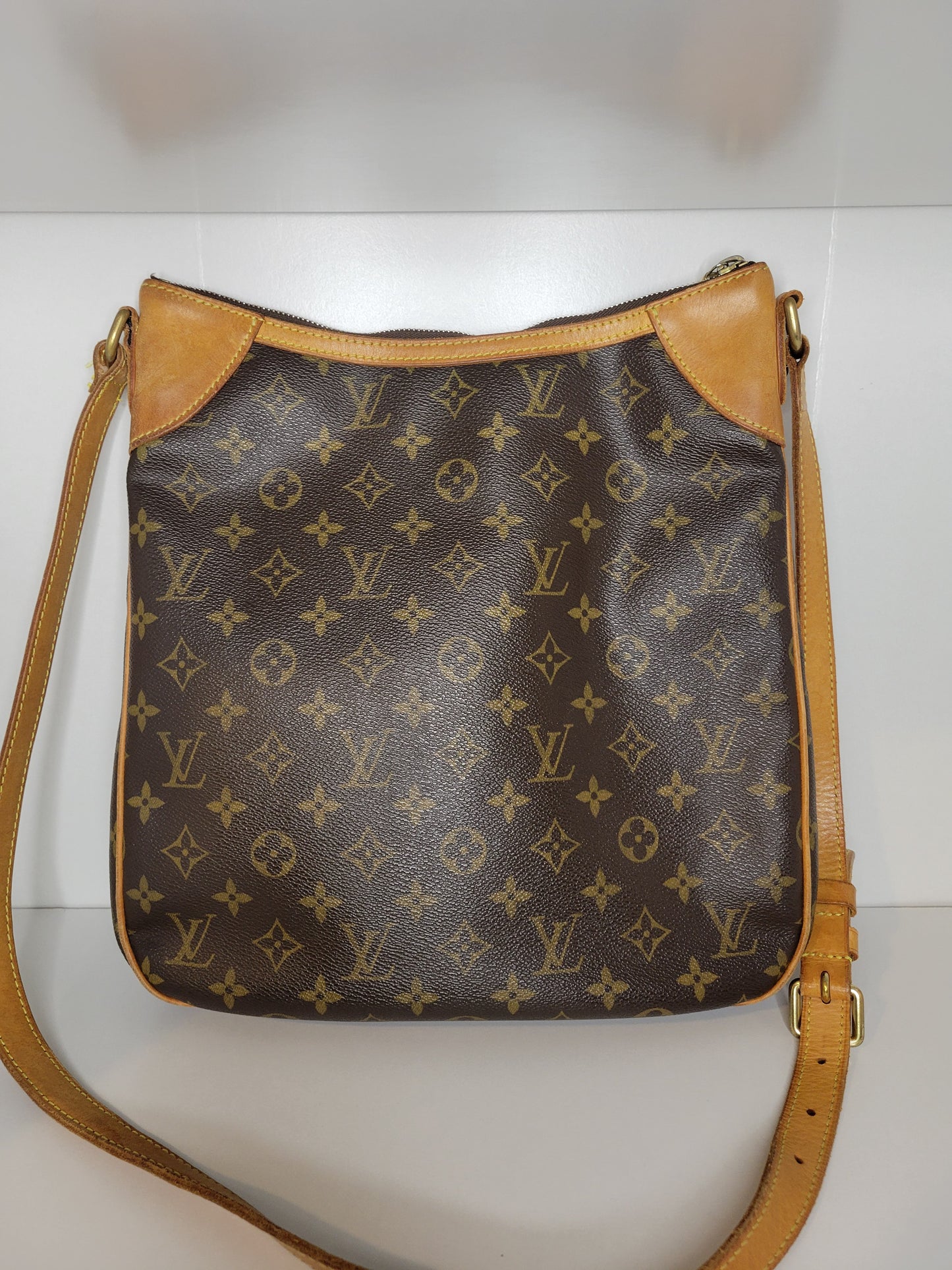 Louis Vuitton Monogram Odeon MM VI0089