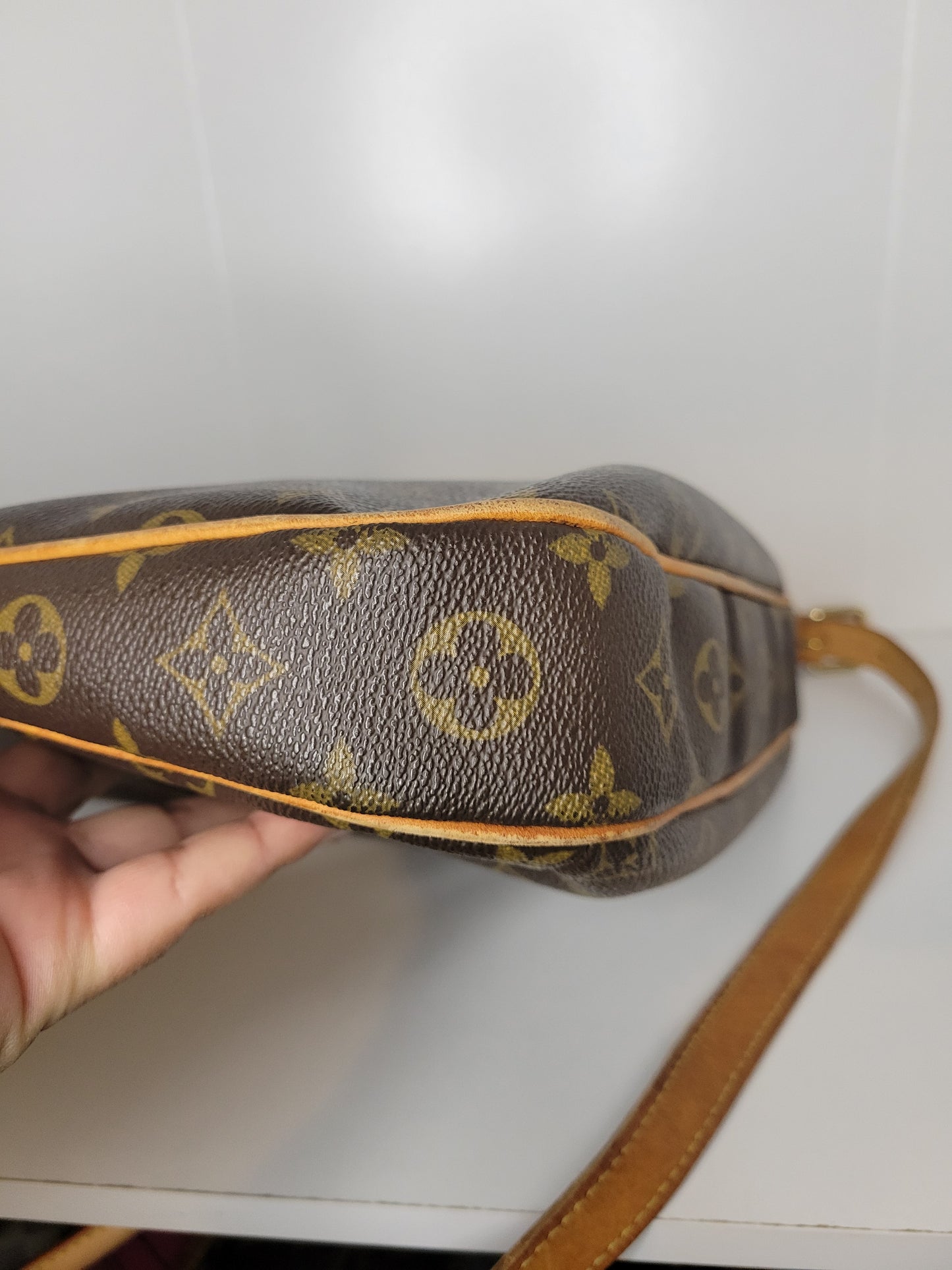 Louis Vuitton Monogram Odeon MM VI0089