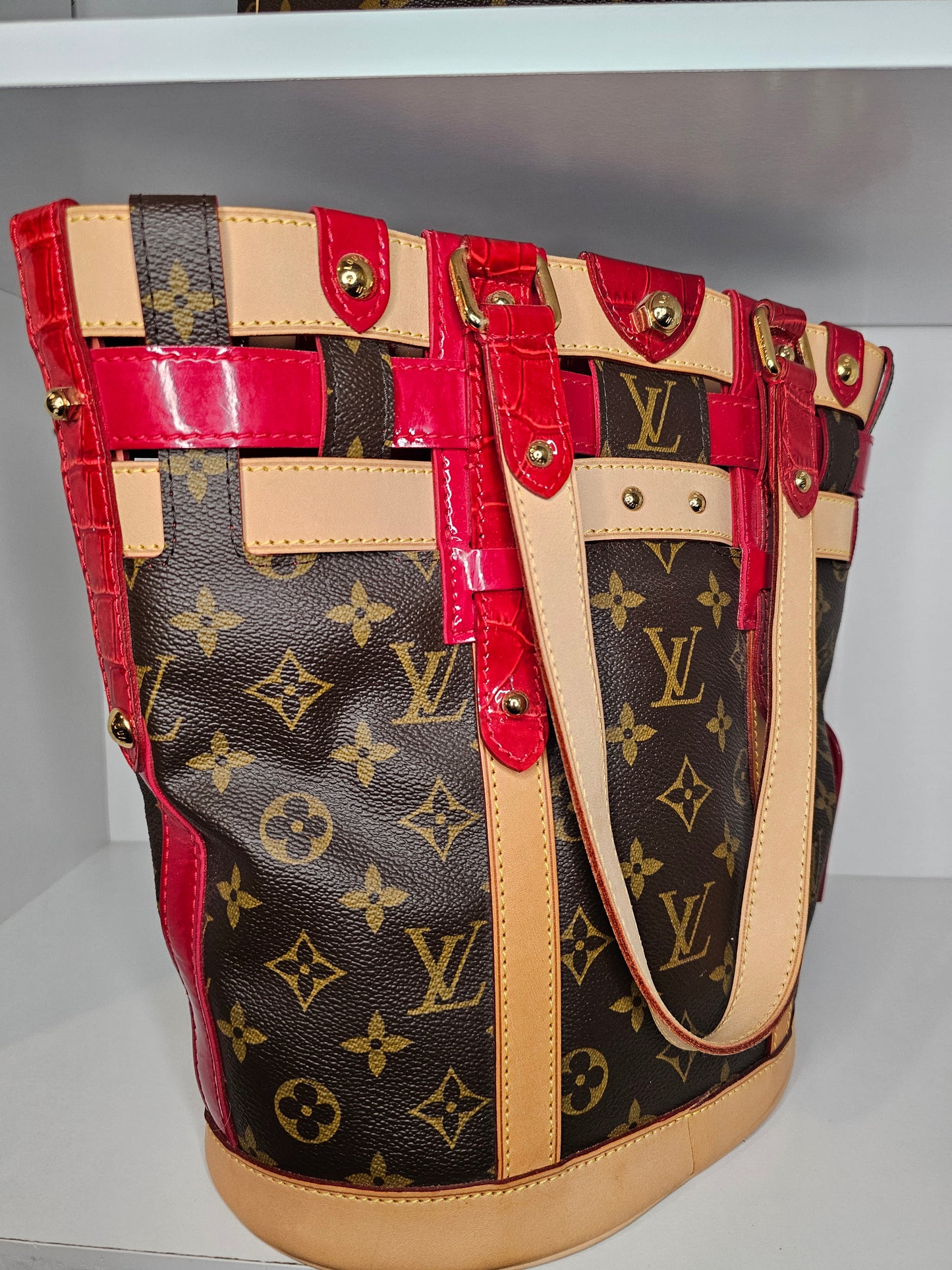 Louis Vuitton Neo Bucket Monogram Rubis AR4017