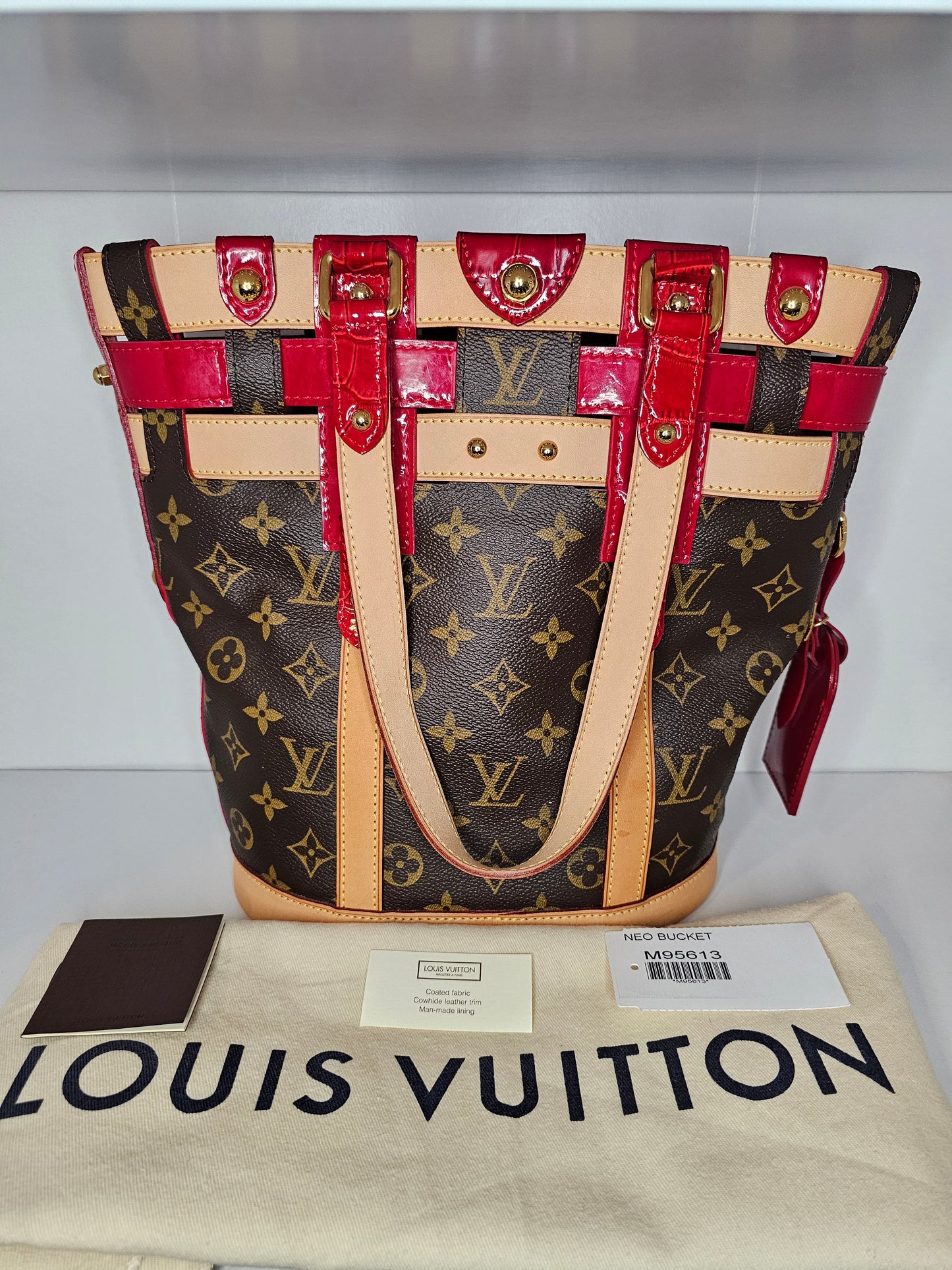 Louis Vuitton Neo Bucket Monogram Rubis AR4017