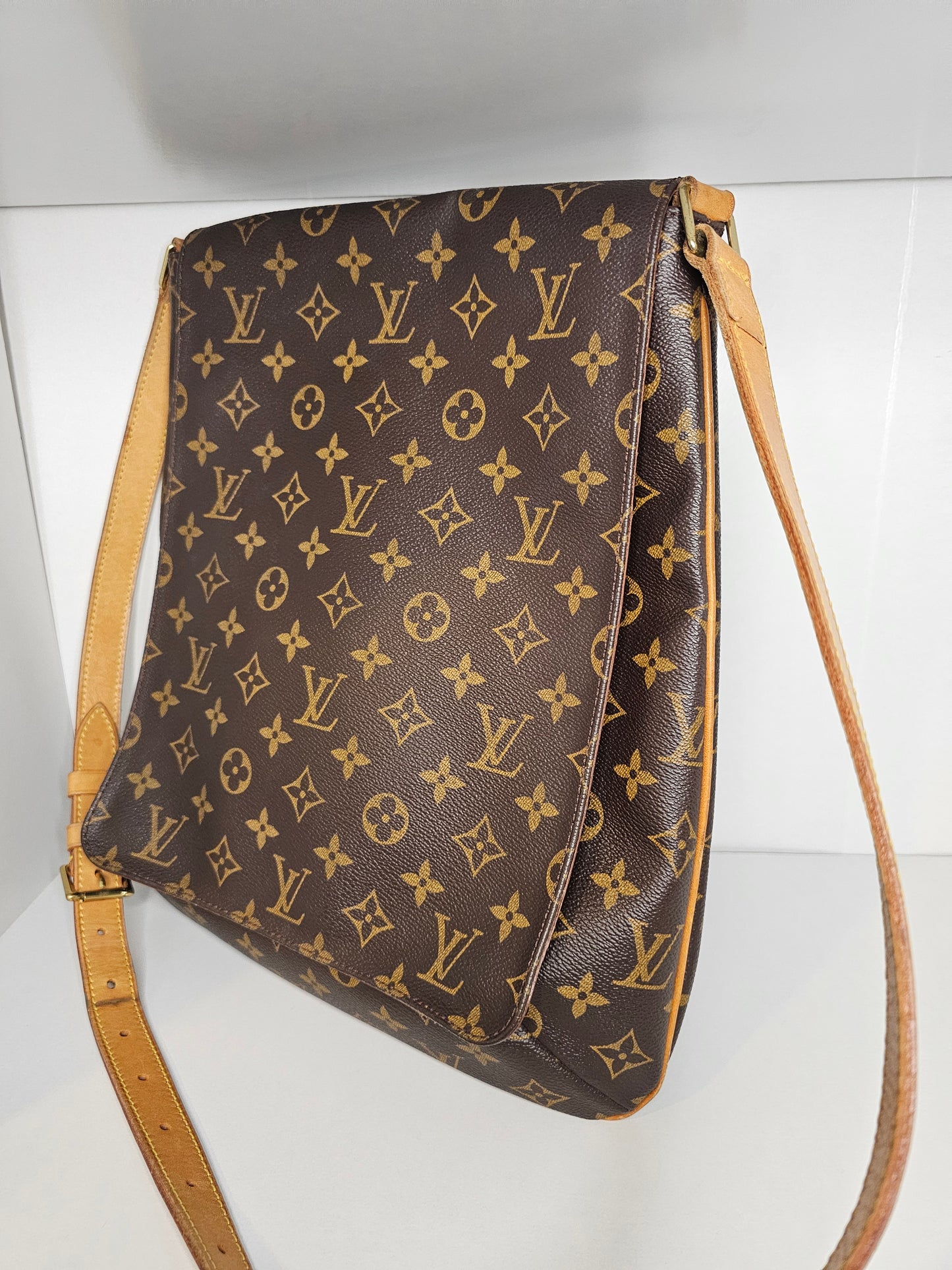 Louis Vuitton Musette Salsa GM Crossbody AS0949