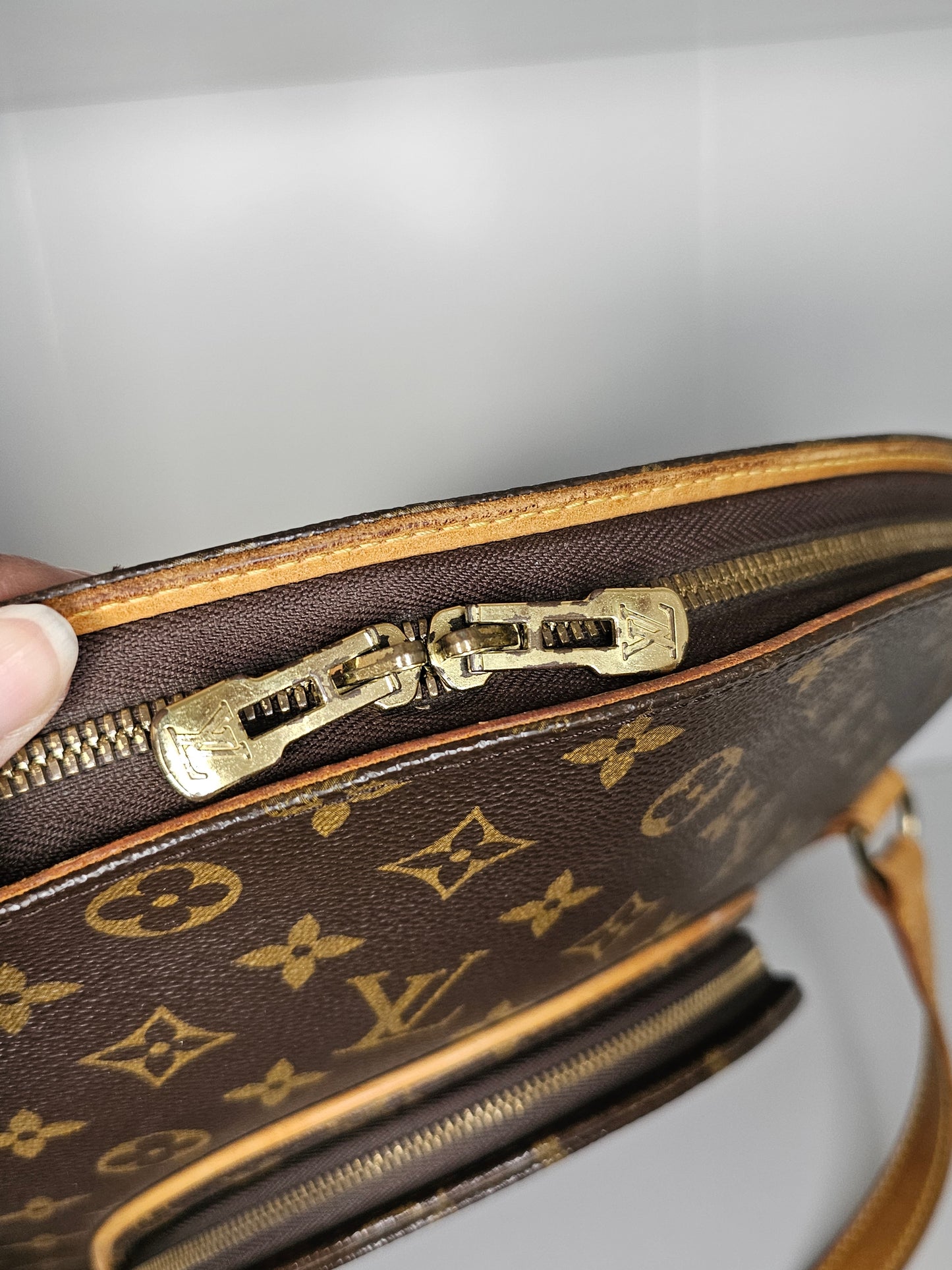 Louis Vuitton Vintage Ellipse GM Shoulder Bag VI1927