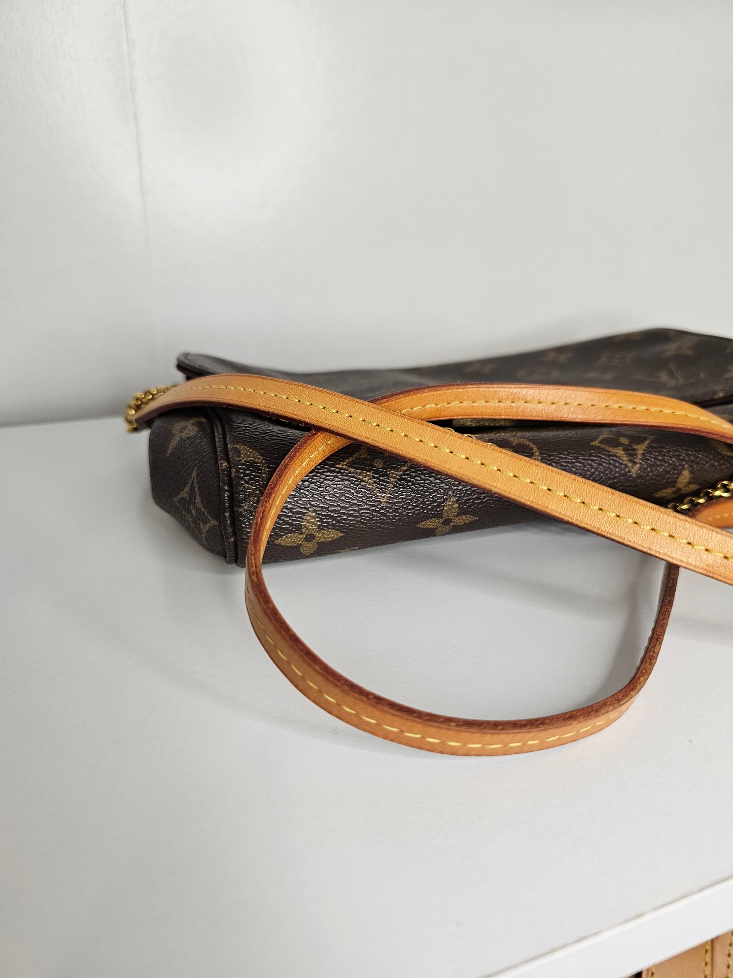 Louis Vuitton Monogram Favorite MM Crossbody SD4186