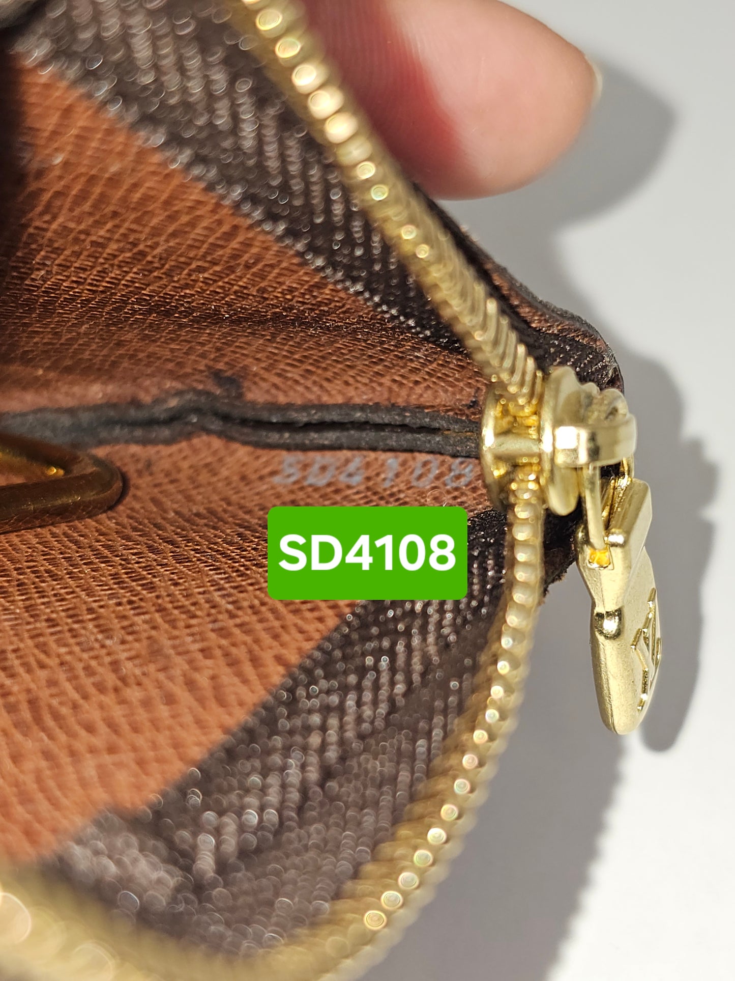 Louis Vuitton Monogram Key Pouch SD4108