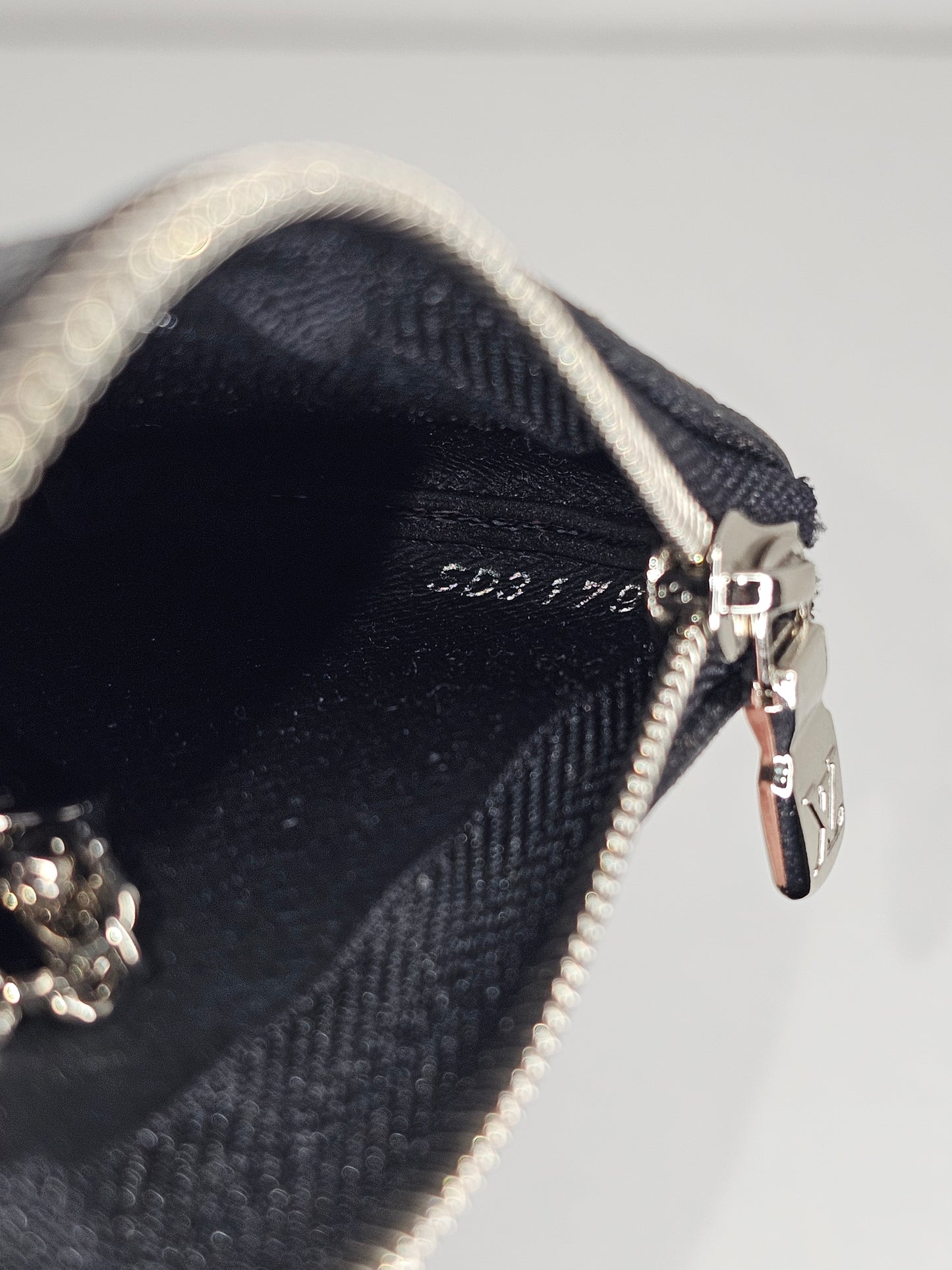 Louis Vuitton Damier Graphite Key Pouch SD3179
