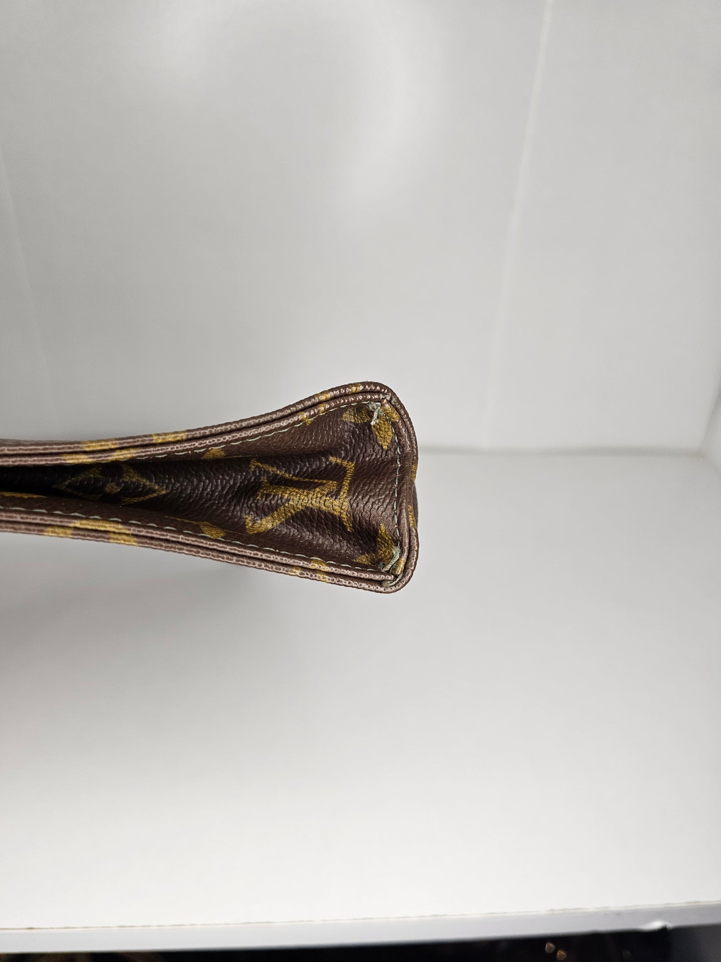 Louis Vuitton Monogram Vintage French Company Toiletry 26