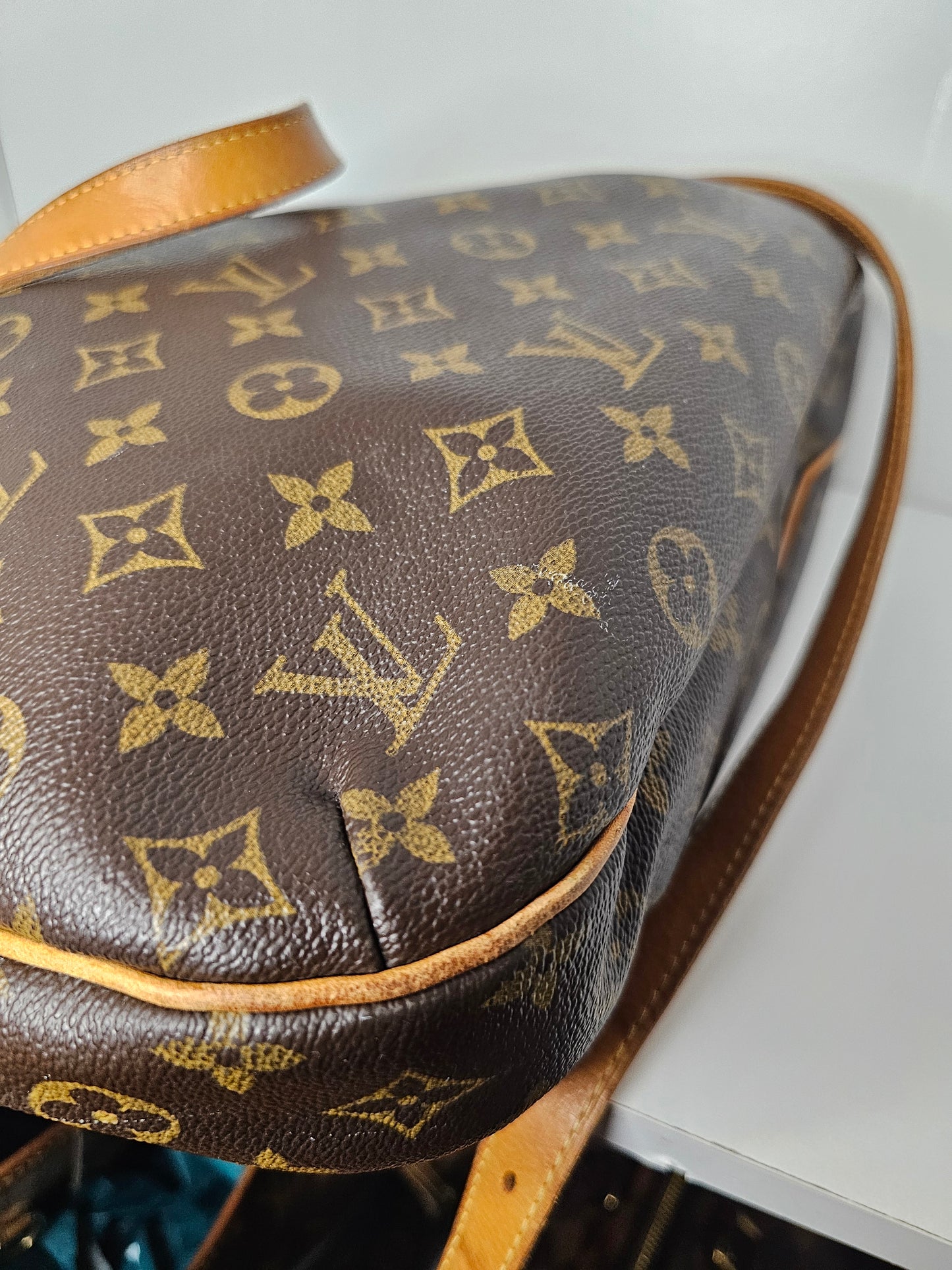 Louis Vuitton Monogram Odeon GM Crossbody DU1089