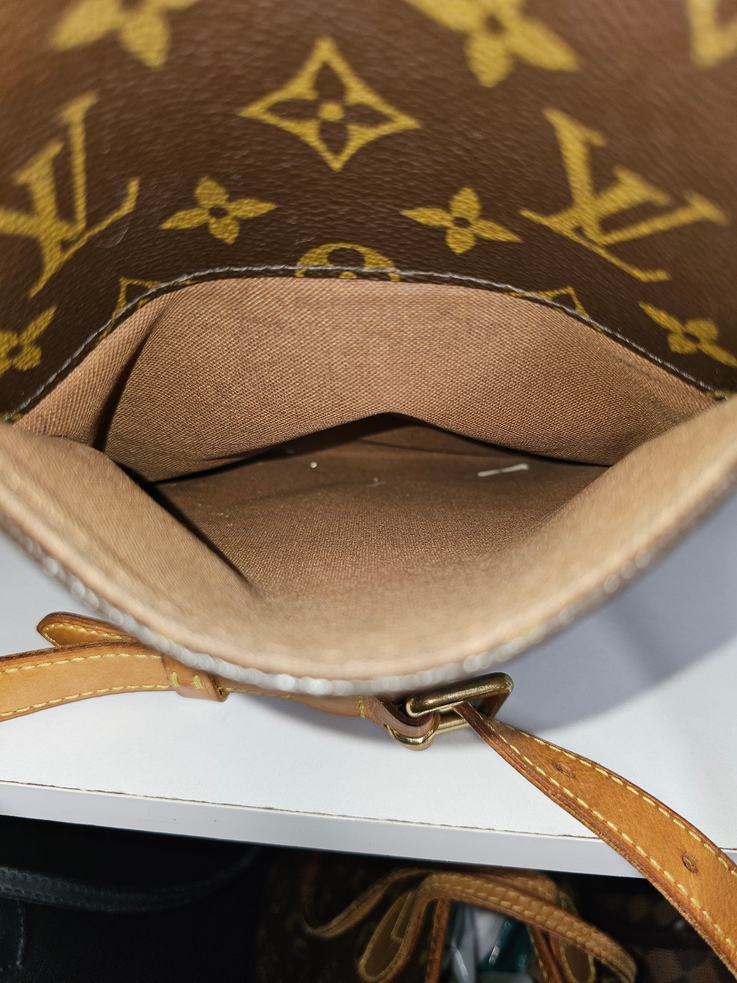 Louis Vuitton Monogram Odeon GM Crossbody DU1089