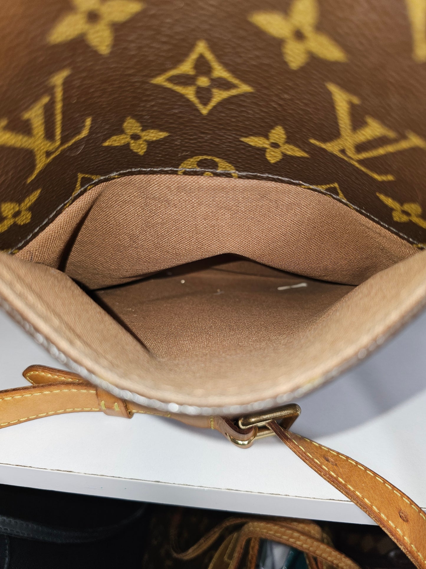 Louis Vuitton Monogram Odeon GM Crossbody DU1089