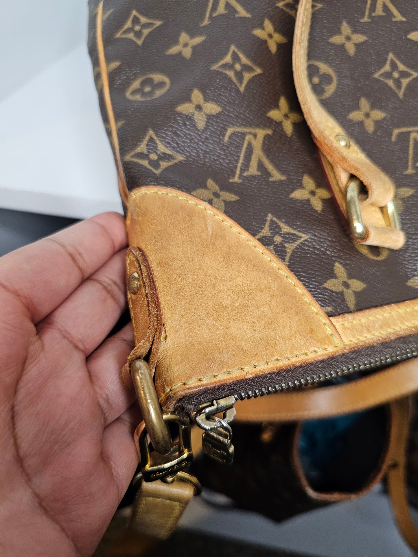 Louis Vuitton Monogram Odeon GM Crossbody DU1089
