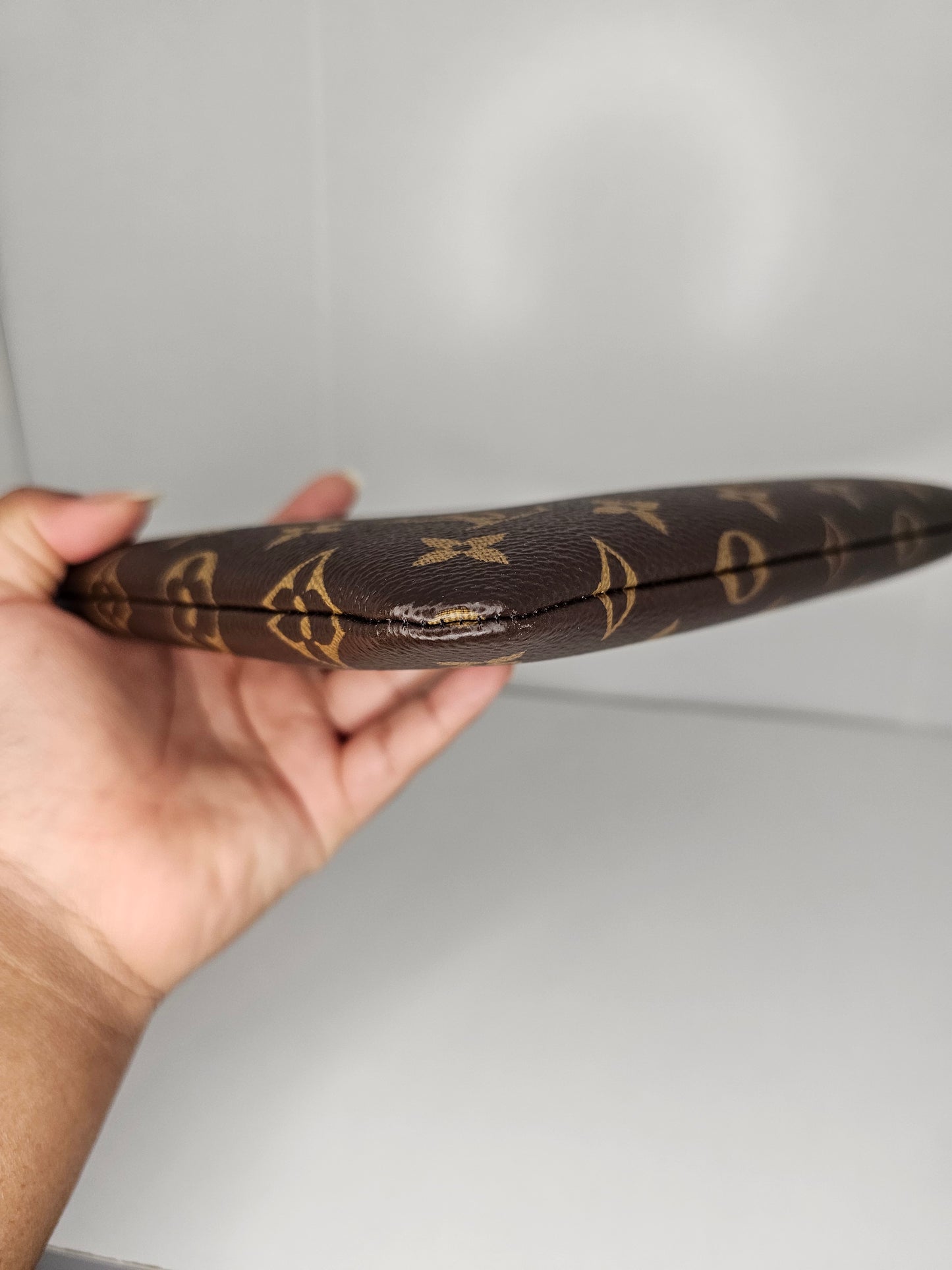 Louis Vuitton Monogram Key Pouch M MM0296