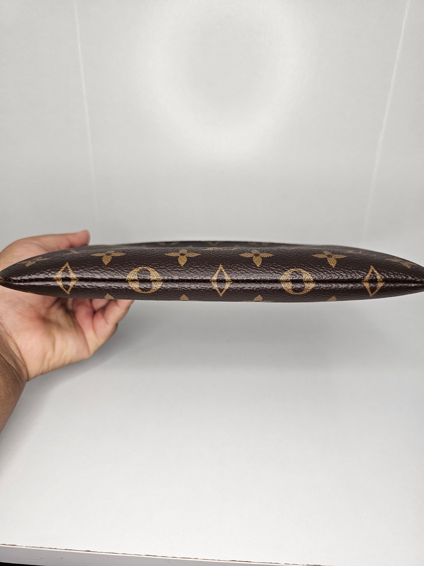 Louis Vuitton Monogram Key Pouch M MM0296