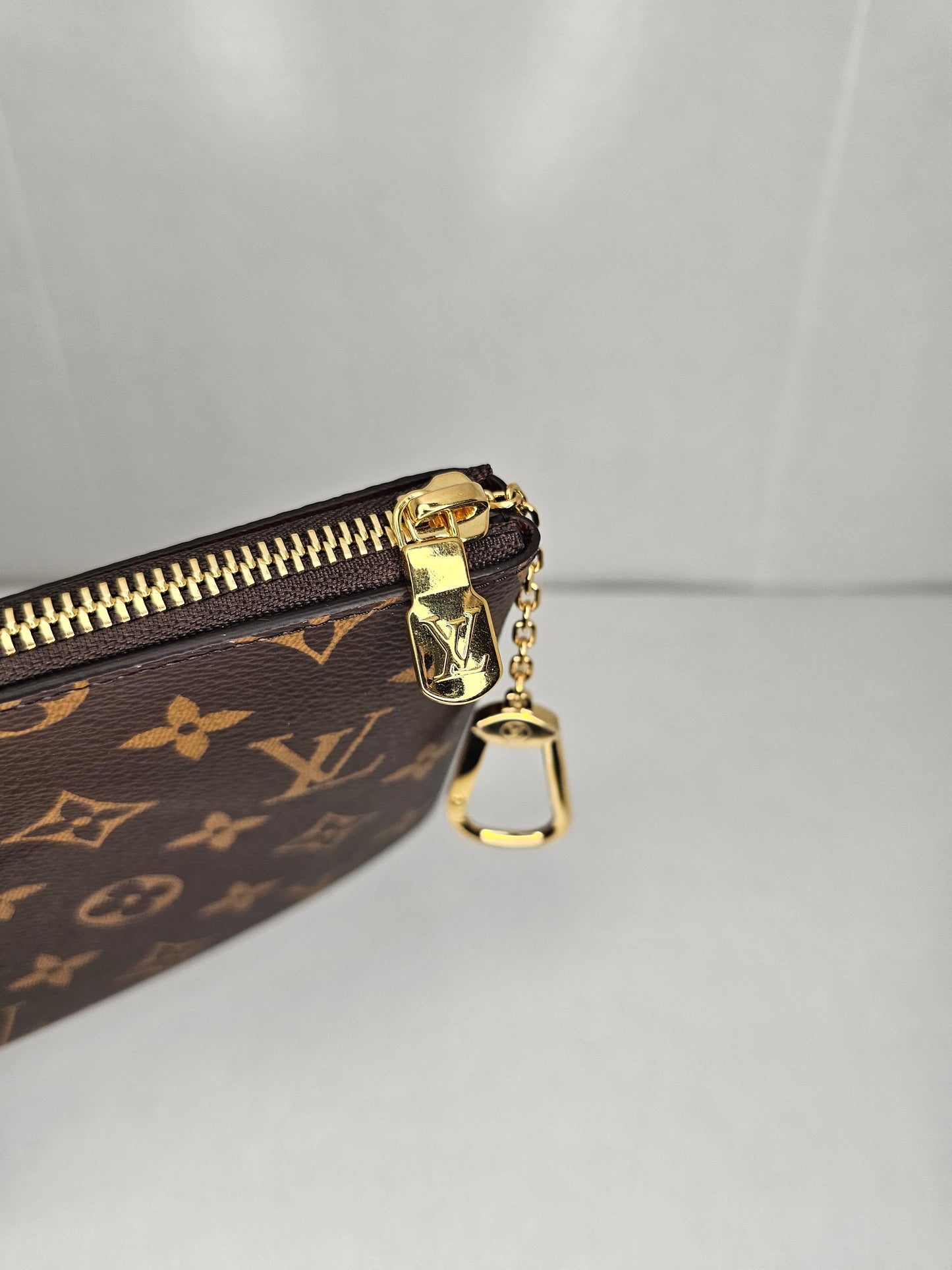 Louis Vuitton Monogram Key Pouch M MM0296