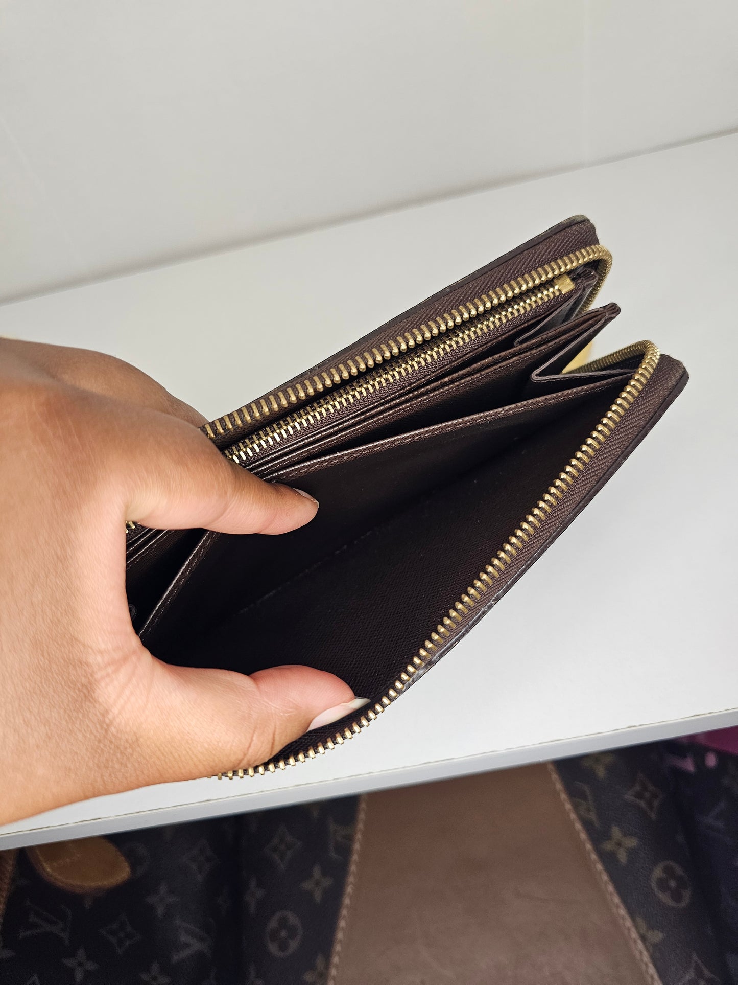 Louis Vuitton Damier Ebene Zippy Wallet SD5102