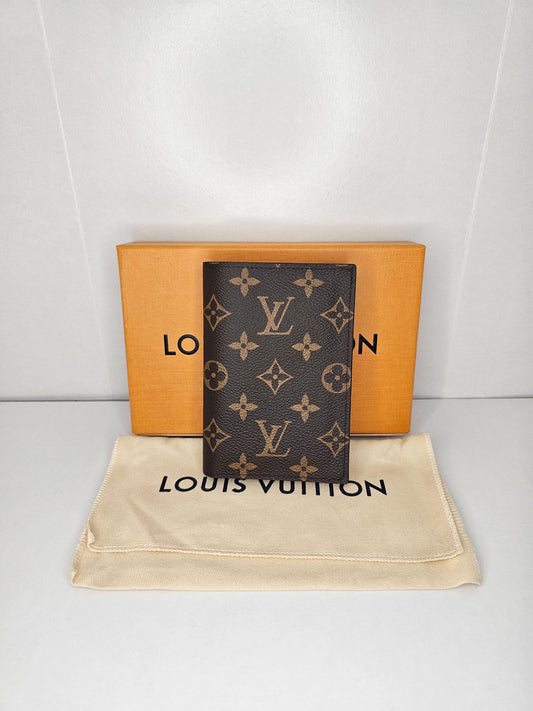 Louis Vuitton Monogram Passport Holder 💾