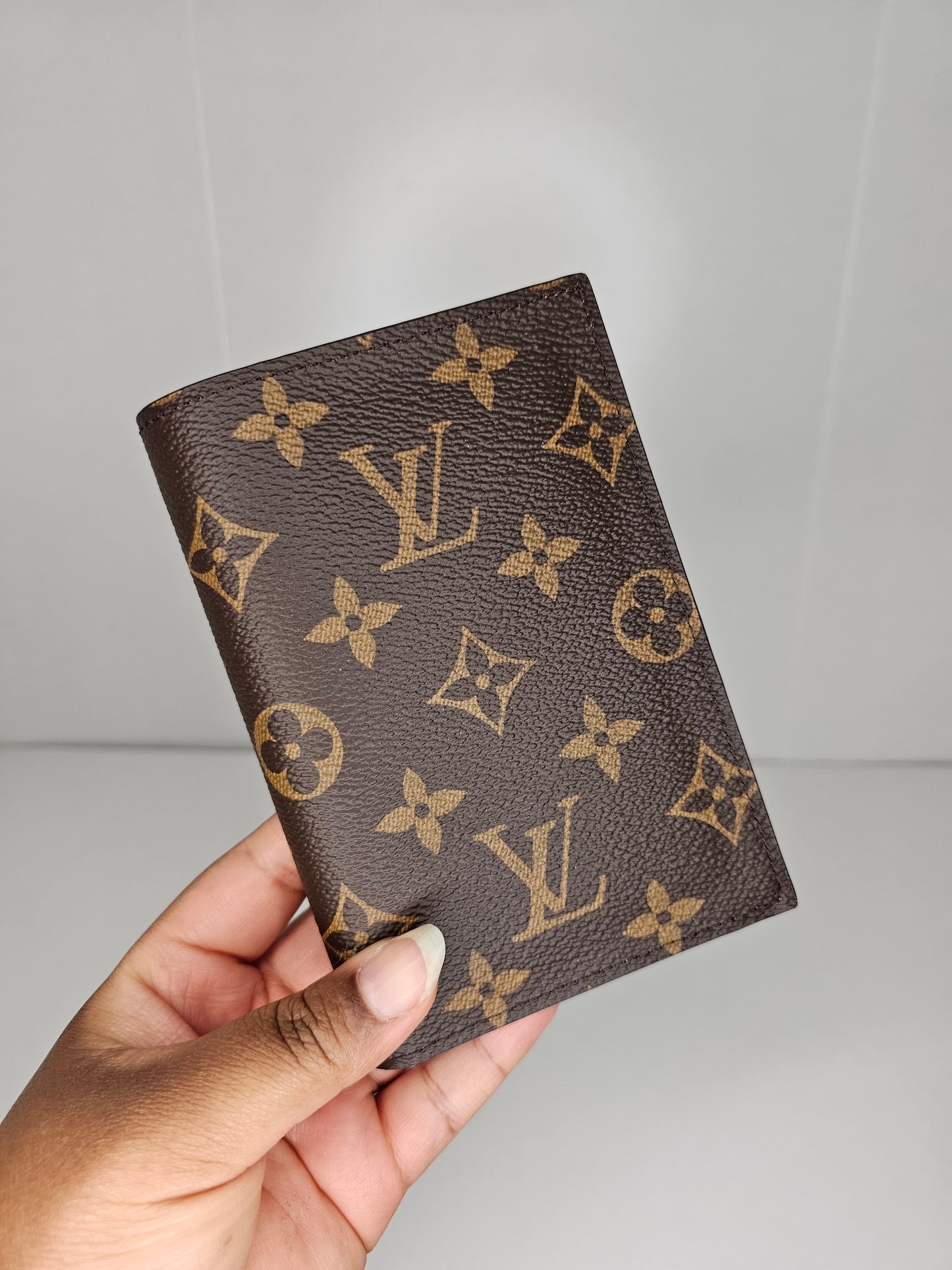 Louis Vuitton Monogram Passport Holder 💾