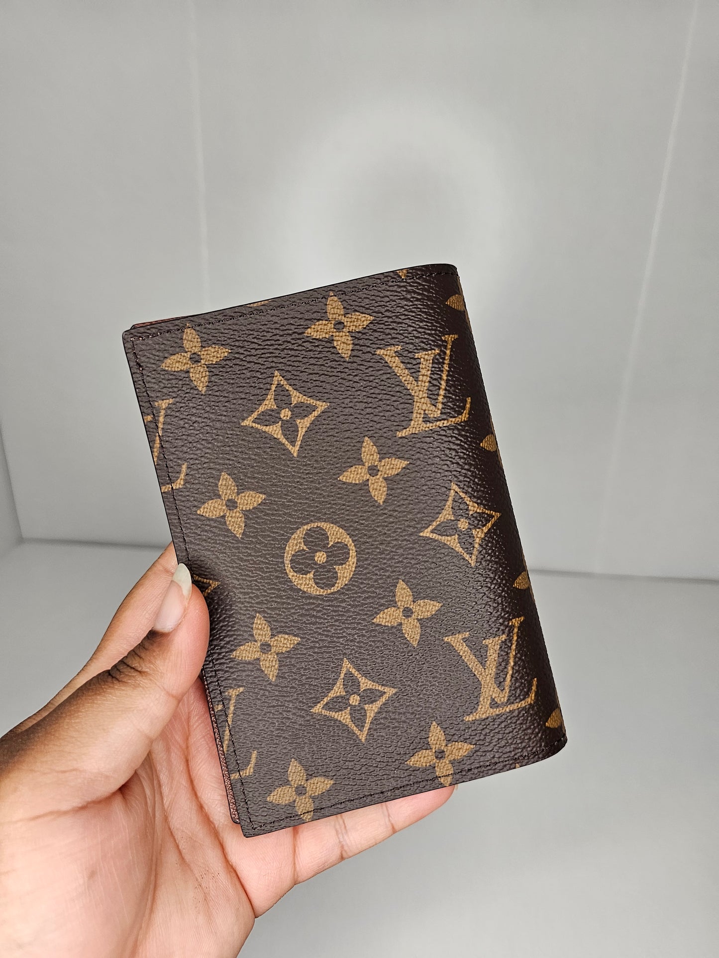 Louis Vuitton Monogram Passport Holder 💾