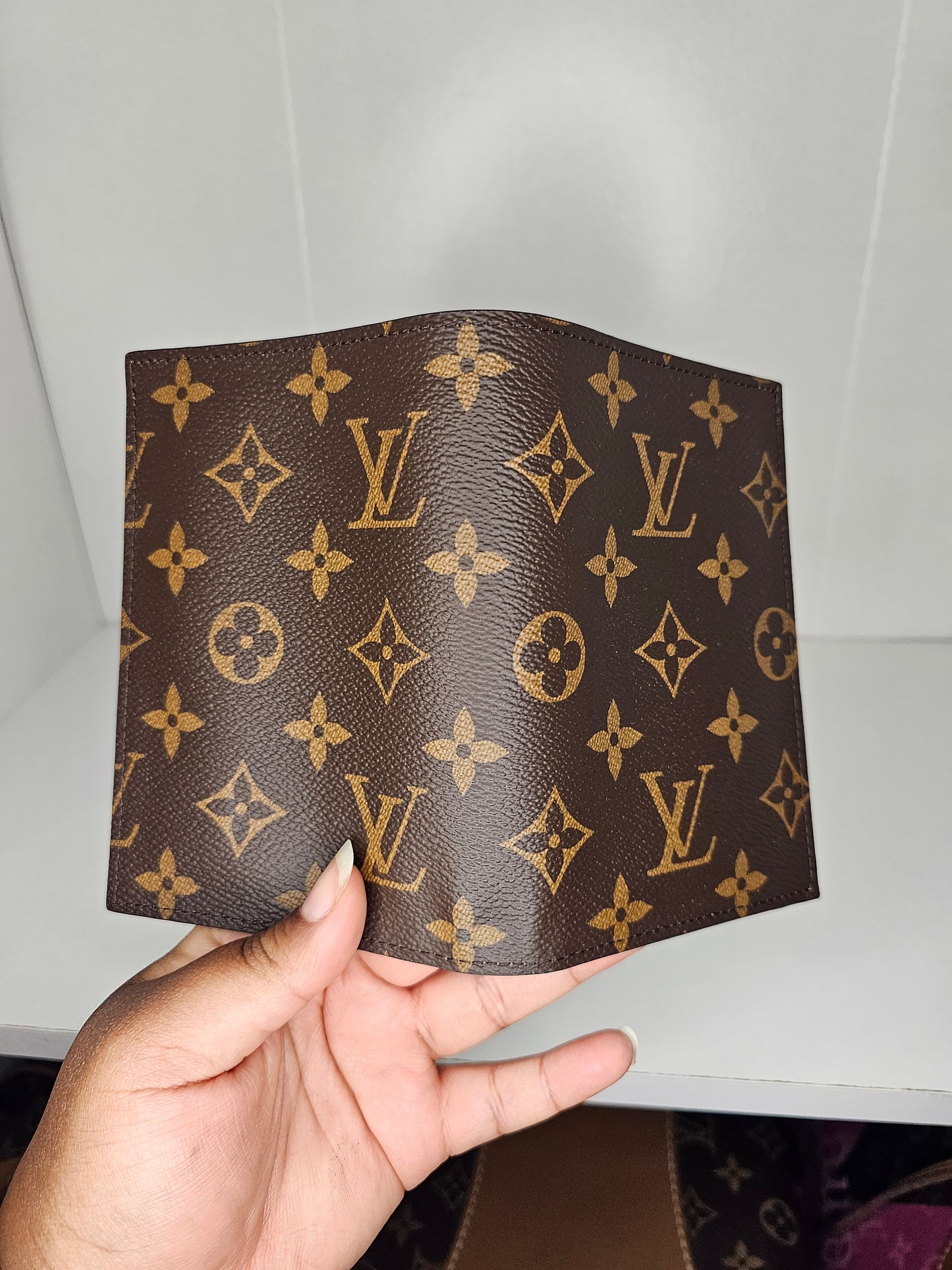 Louis Vuitton Monogram Passport Holder 💾