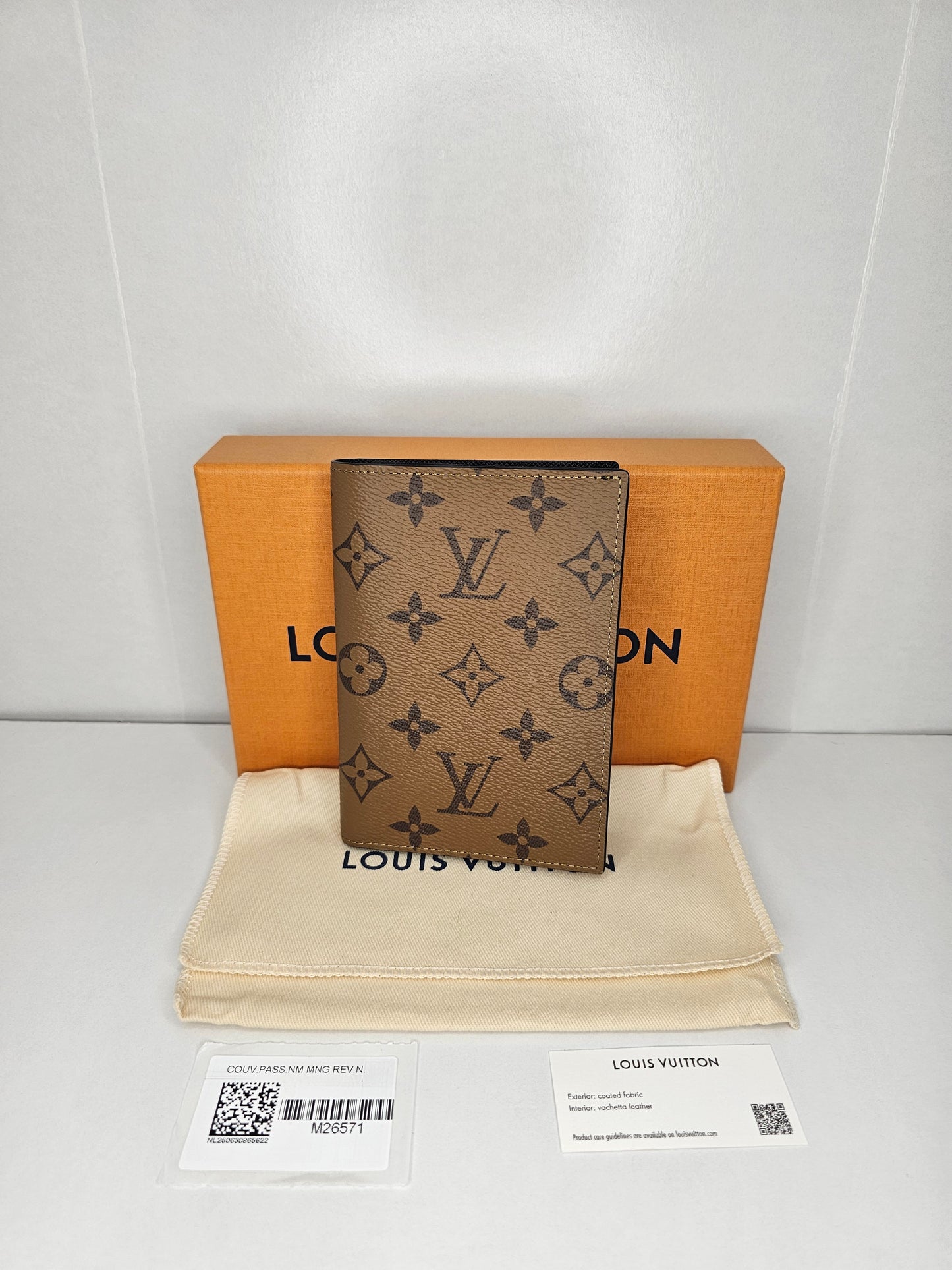 Louis Vuitton Reverse Monogram Passport Cover 💾