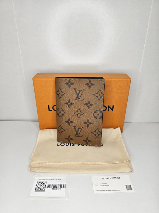 Louis Vuitton Reverse Monogram Passport Cover 💾