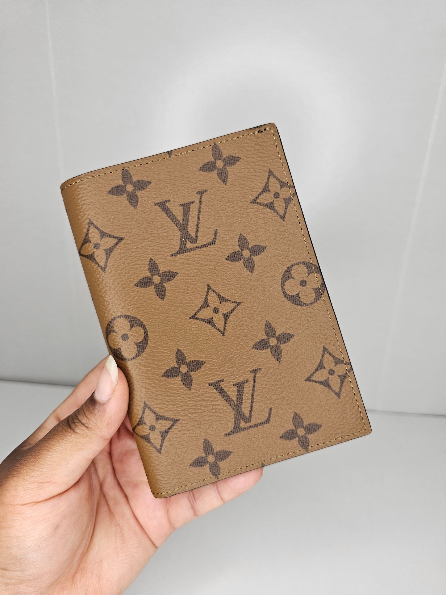 Louis Vuitton Reverse Monogram Passport Cover 💾