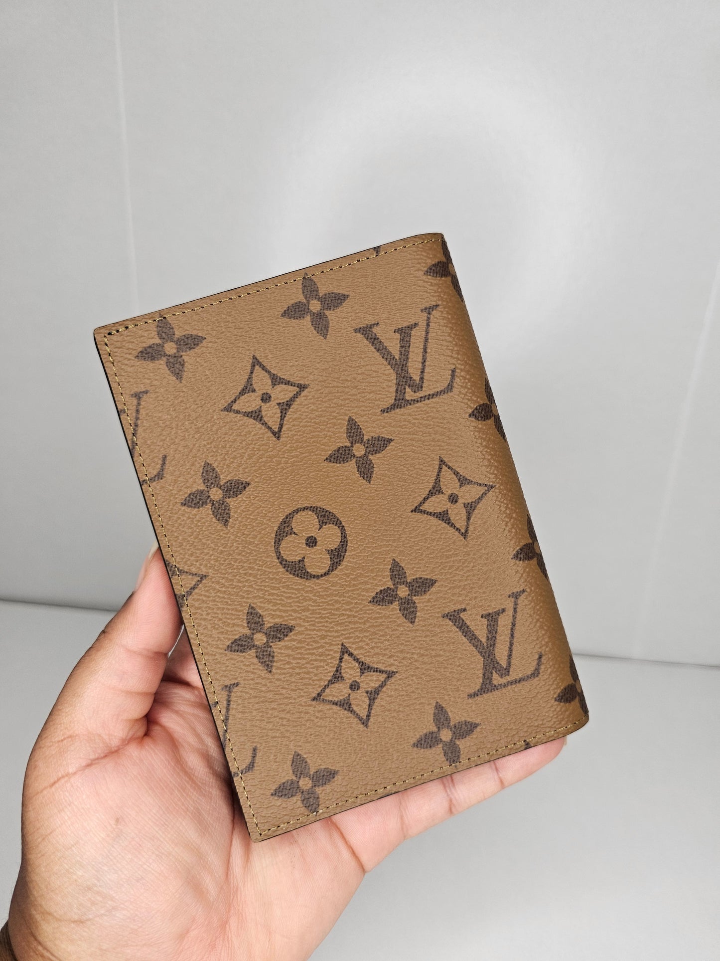Louis Vuitton Reverse Monogram Passport Cover 💾