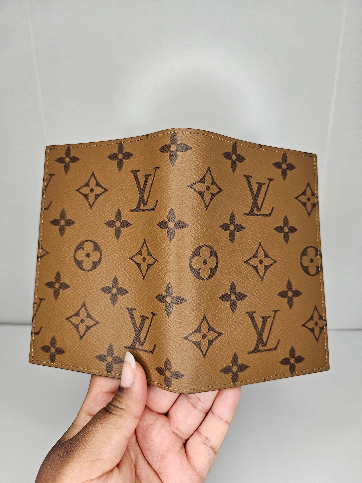 Louis Vuitton Reverse Monogram Passport Cover 💾