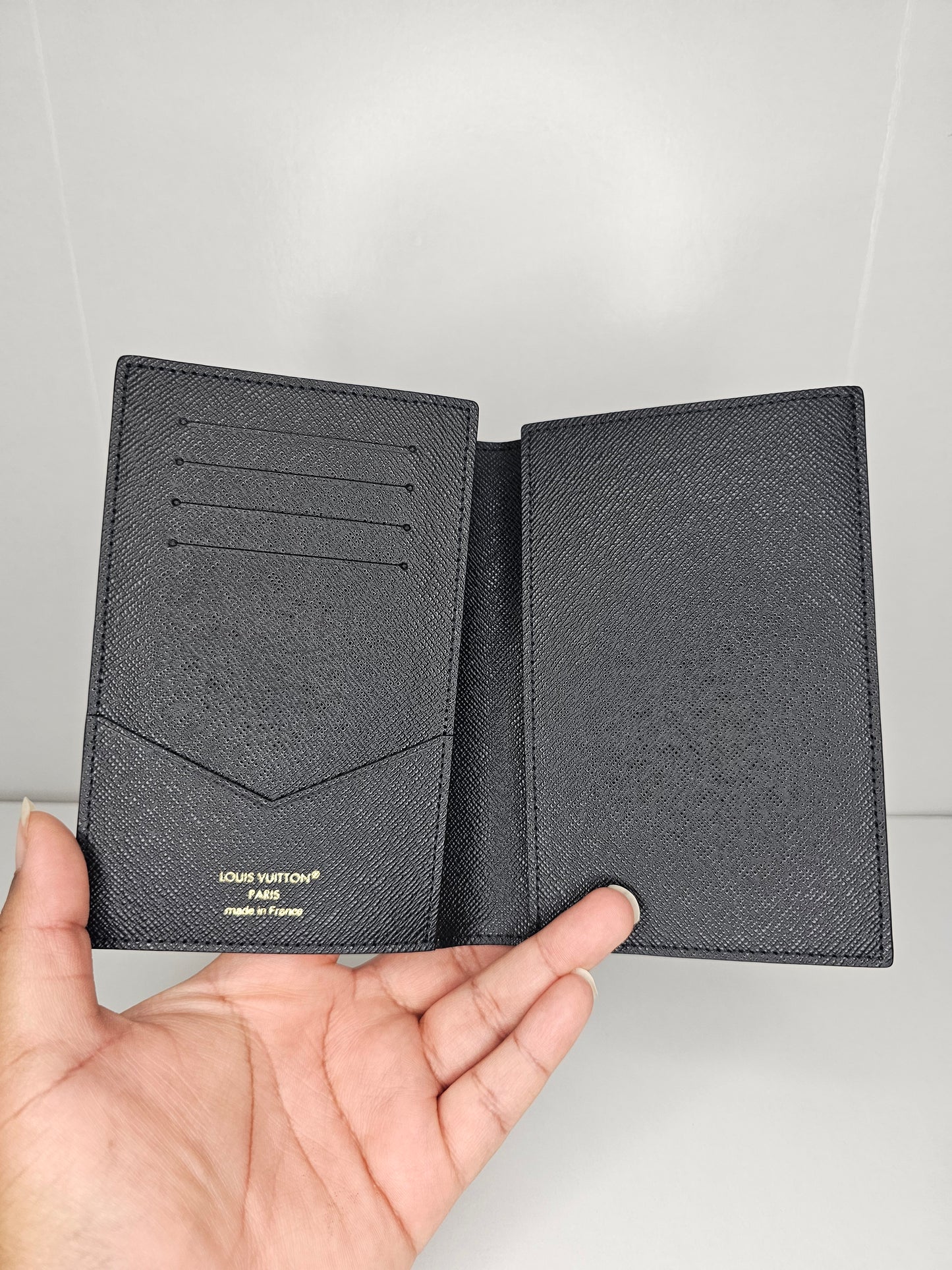 Louis Vuitton Reverse Monogram Passport Cover 💾