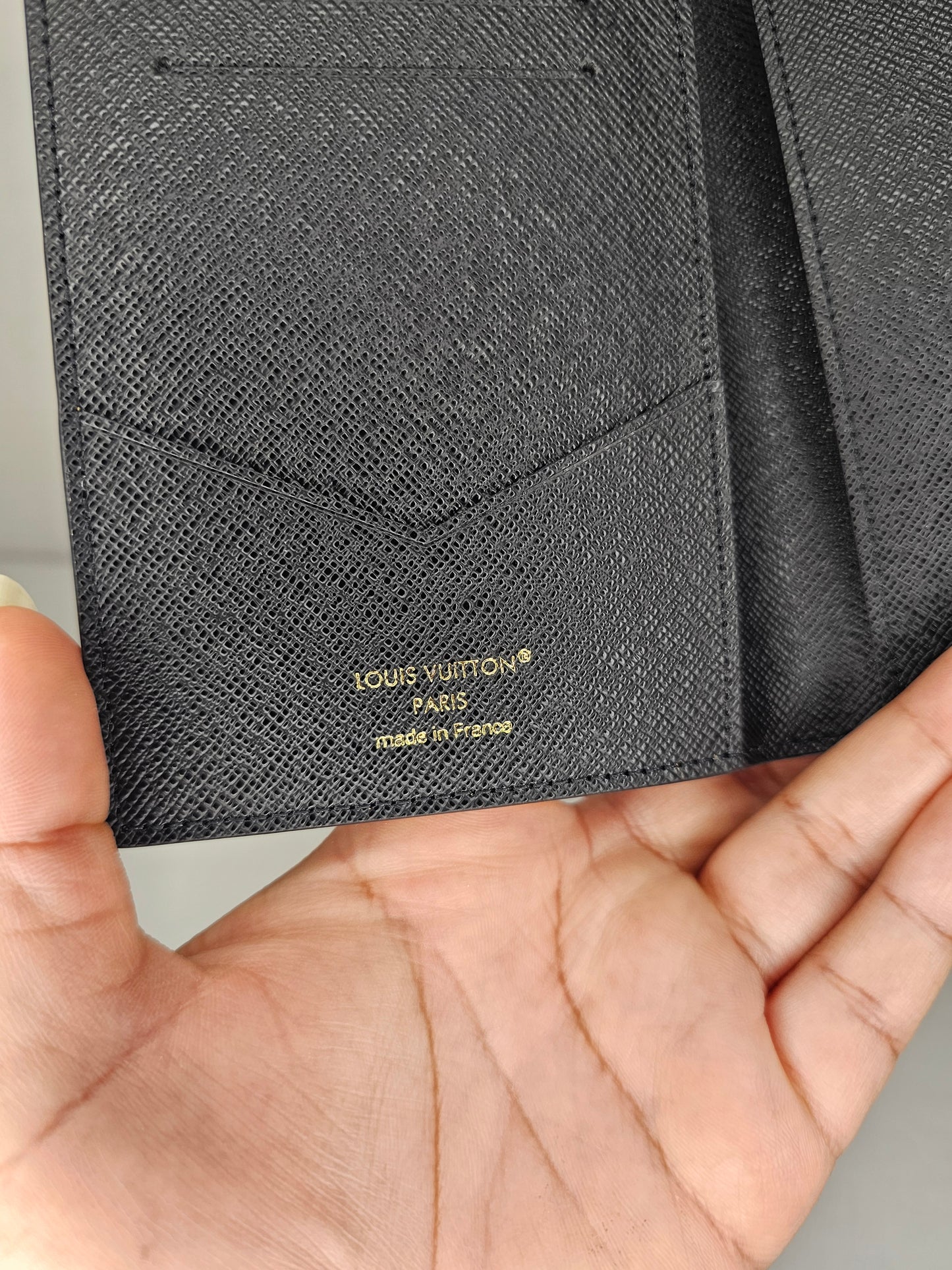 Louis Vuitton Reverse Monogram Passport Cover 💾