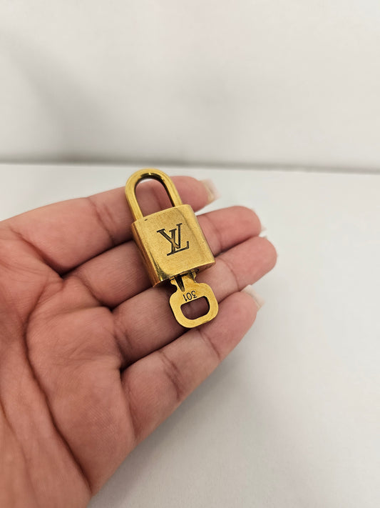 Louis Vuitton Lock and Key Set Gold Colored Brass #301