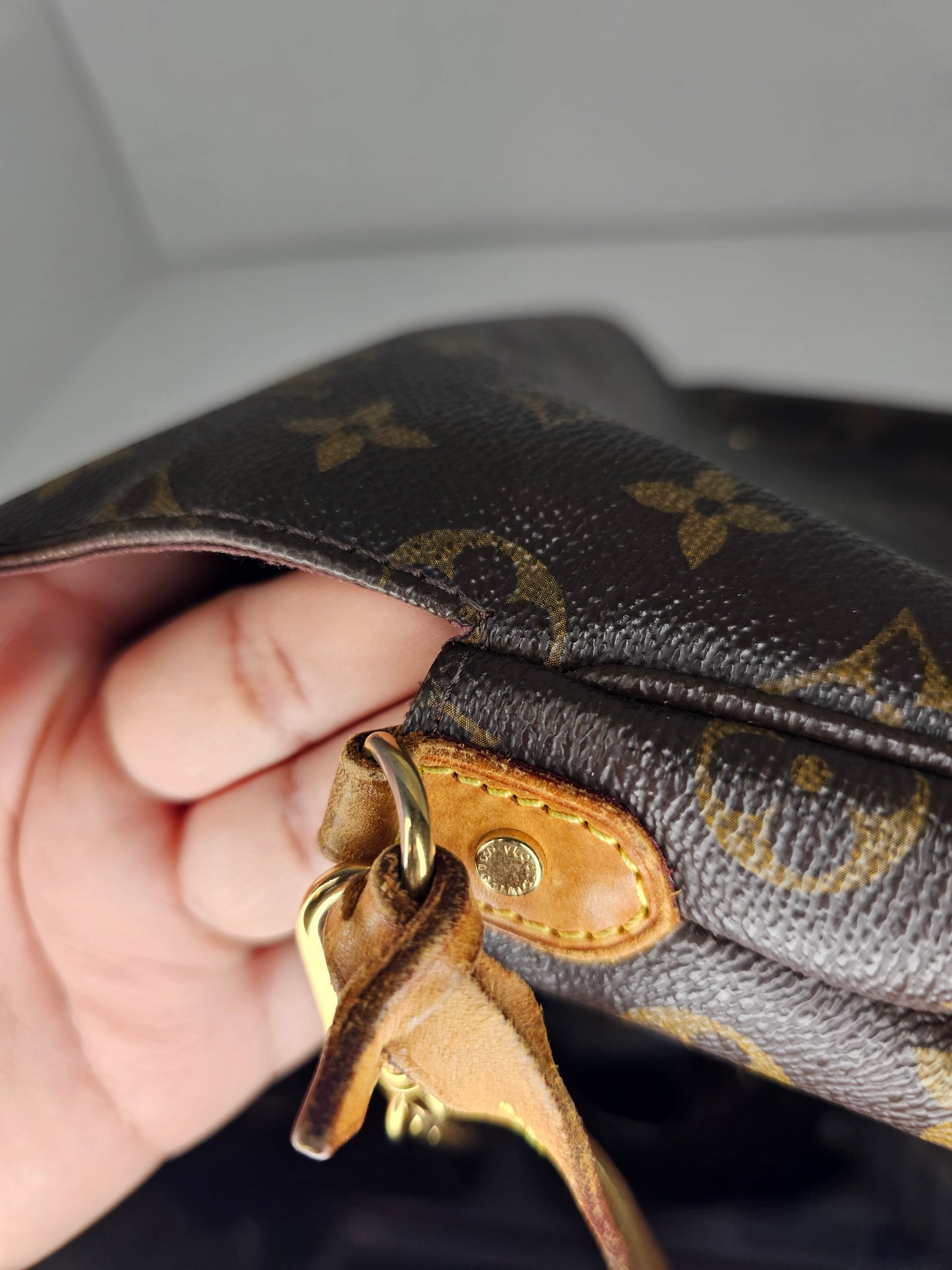 Louis Vuitton Monogram Favorite MM DU3183