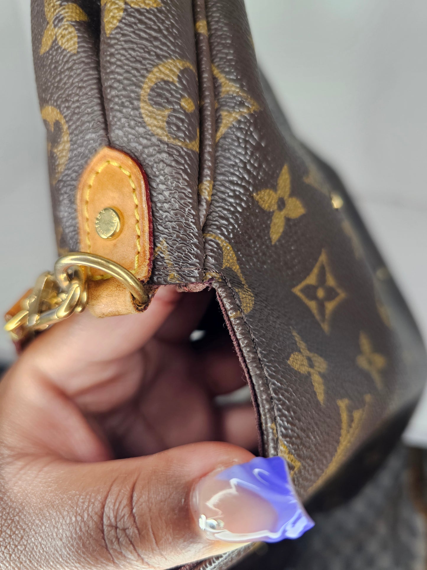 Louis Vuitton Monogram Favorite MM DU3183