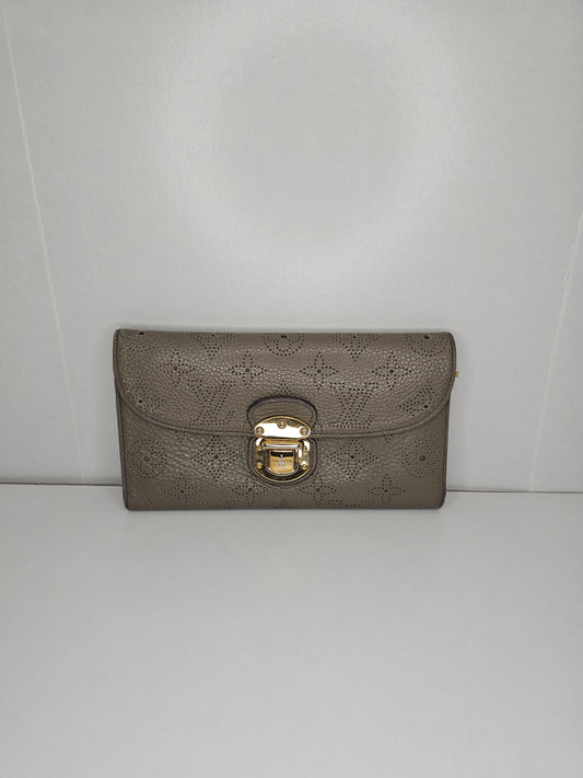 Louis Vuitton Gray / Beige Mahina Amelia Wallet TN2172