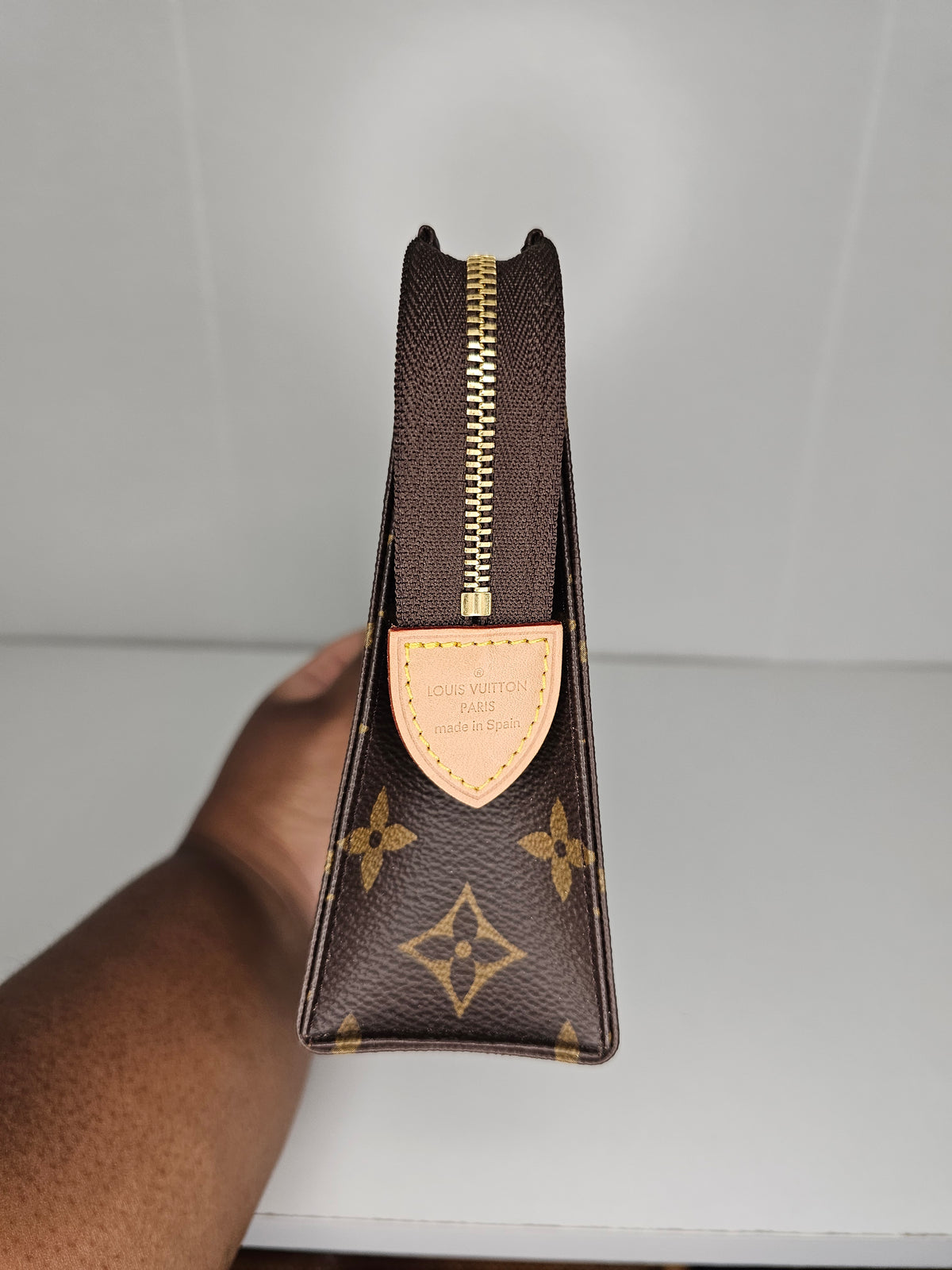 Louis Vuitton Monogram Toiletry 19 UB1159