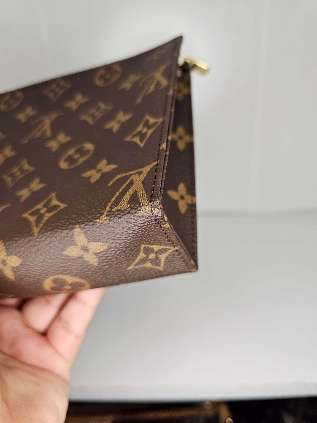 Louis Vuitton Monogram Toiletry 19 UB1159