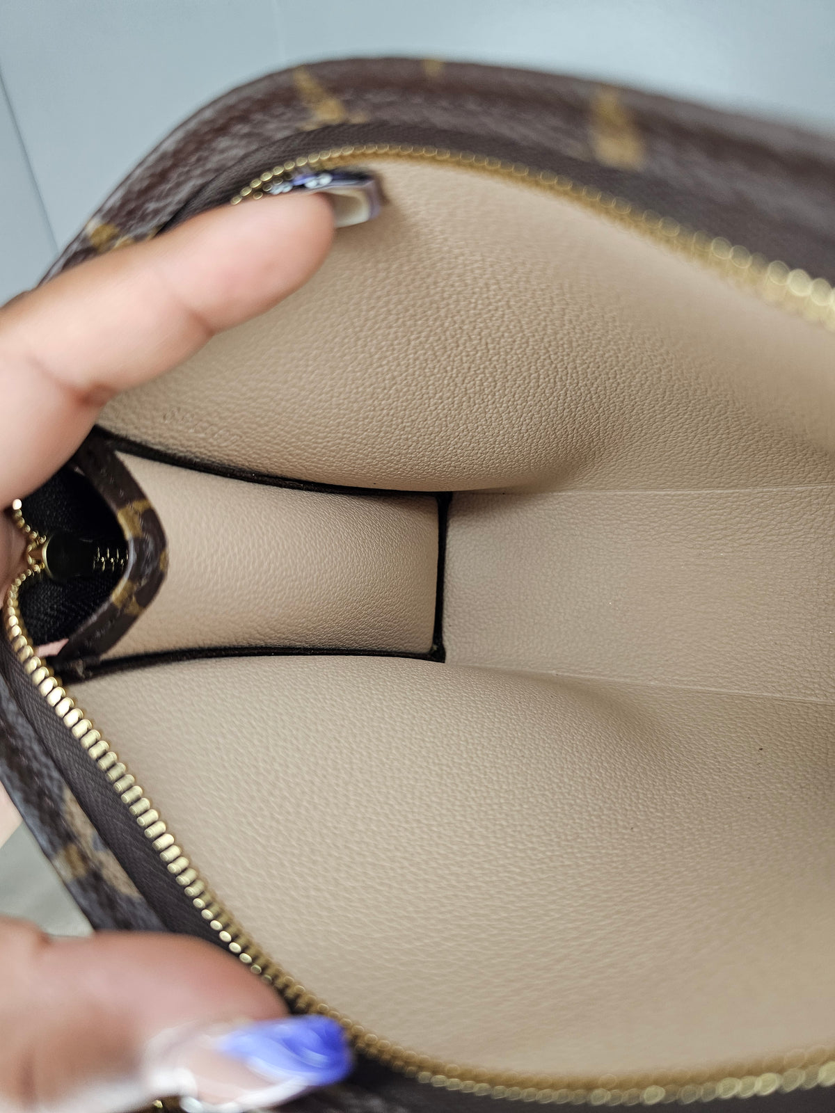 Louis Vuitton Monogram Toiletry 19 UB1159